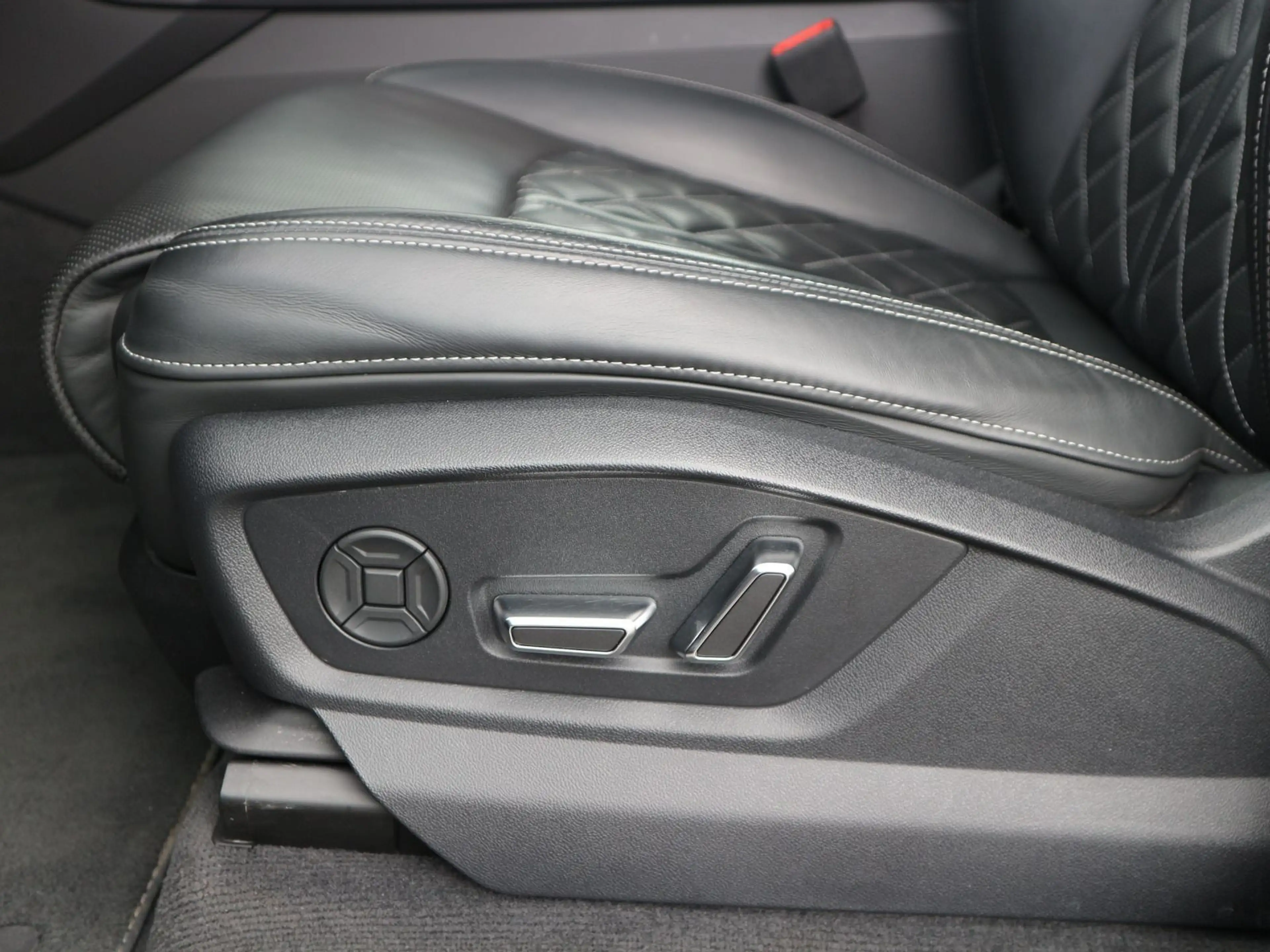 Audi SQ8 4.0 TFSI quattro AHK*PANO*B&O*HUD*ACC*CARPLA — photo 11