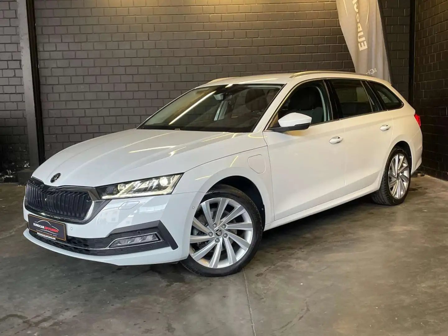 Skoda Octavia Combi Style PHEV 204CV TSI iV DSG6 Blanc - 1