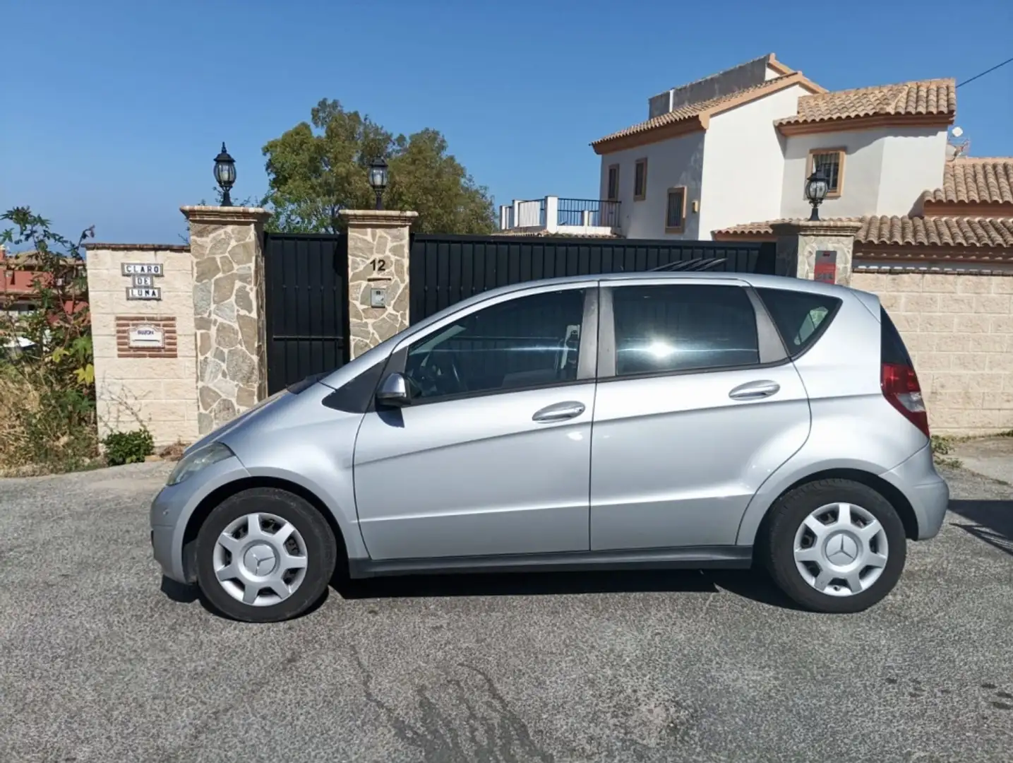 Mercedes-Benz A 180 180CDI Exclusive Edition Plateado - 2
