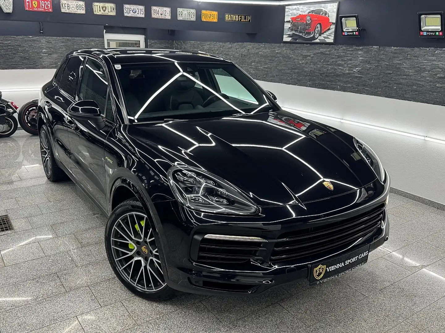 Porsche Cayenne III E-Hybrid-Benzin Aut.*1.Besitz*462PS* Schwarz - 2