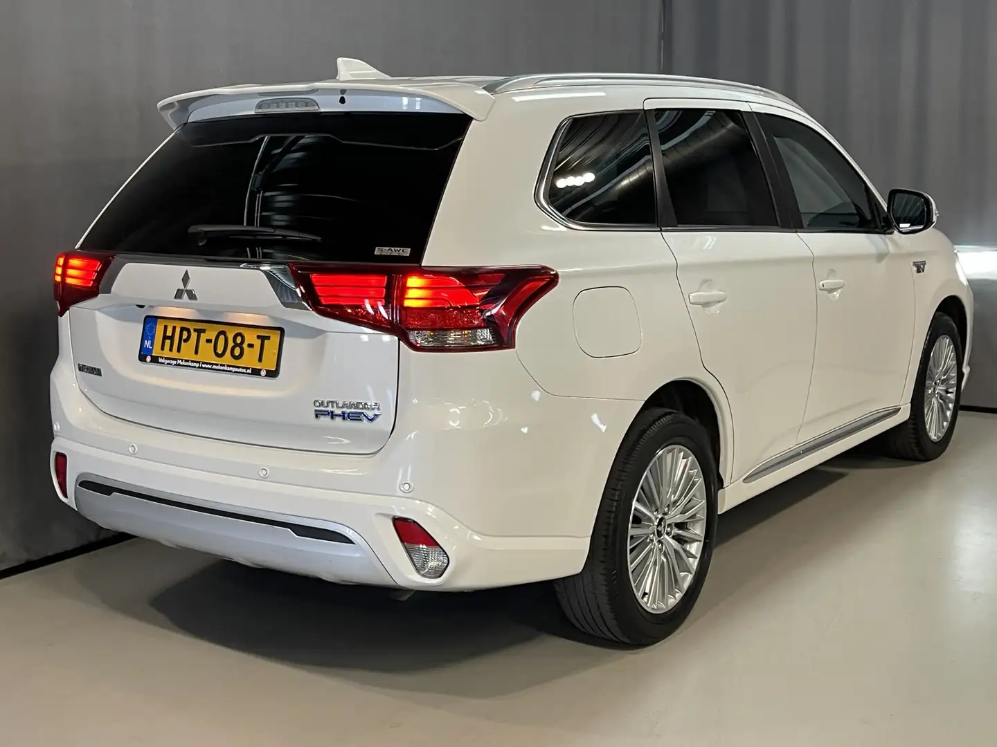 Mitsubishi Outlander 2.4 PHEV Instyle 18"/LED/Leder/Stoel + stuurverwar Wit - 2