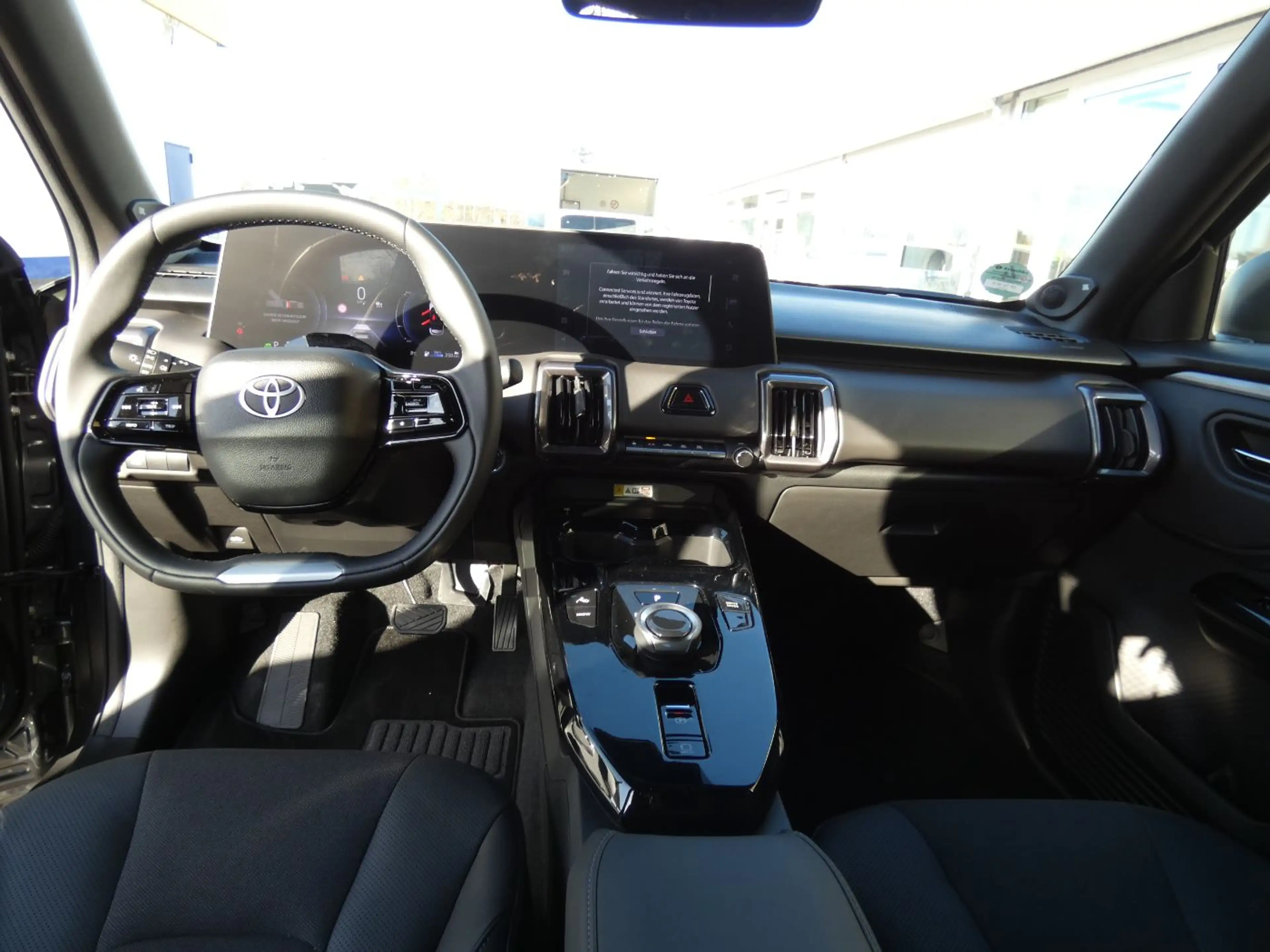 Toyota Urban Cruiser FWD Lounge ACC+LED+Pano+SD+SHZ+360 — photo 10