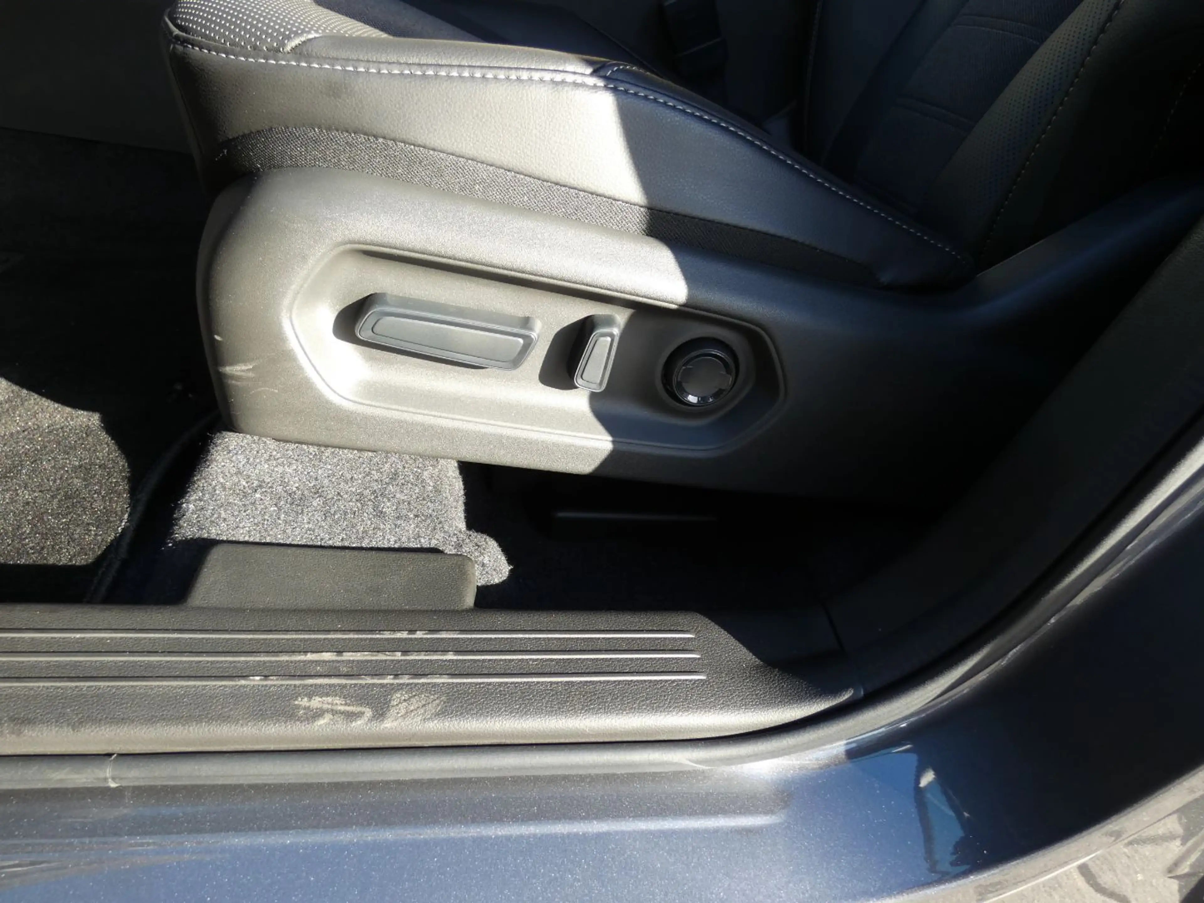 Toyota Urban Cruiser FWD Lounge ACC+LED+Pano+SD+SHZ+360 — photo 11