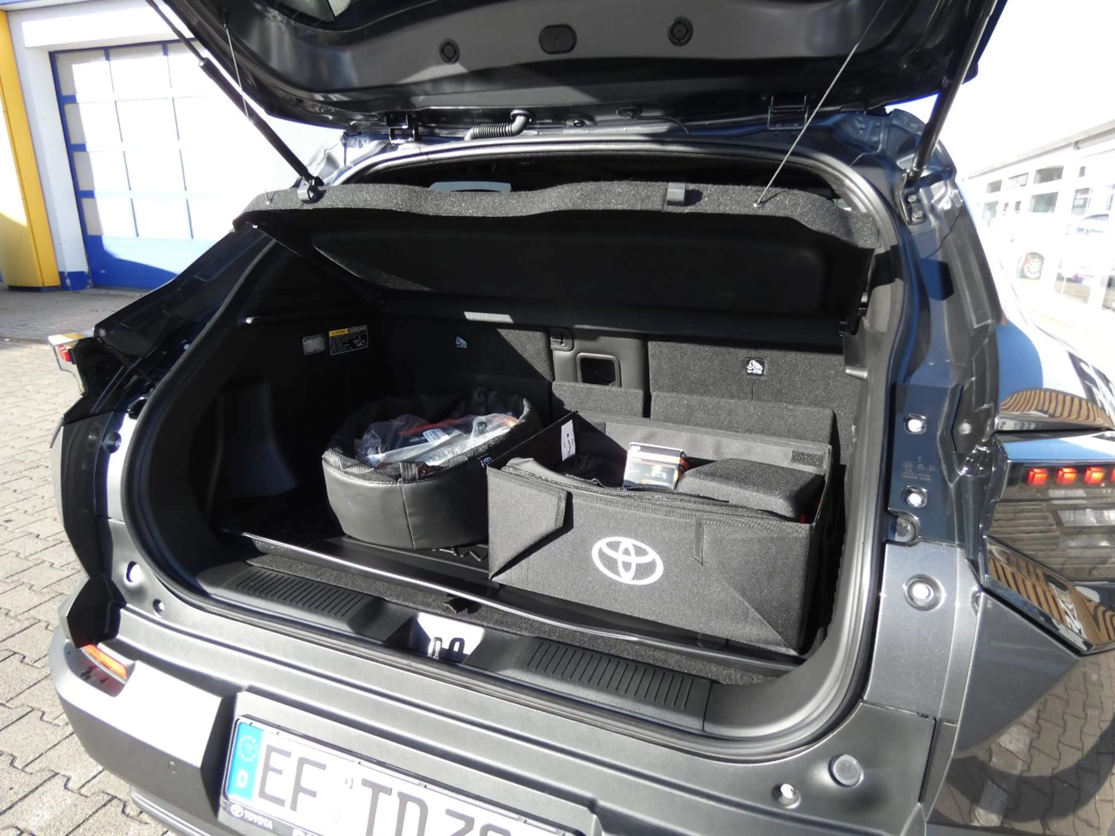 Toyota Urban Cruiser FWD Lounge ACC+LED+Pano+SD+SHZ+360 — photo 7