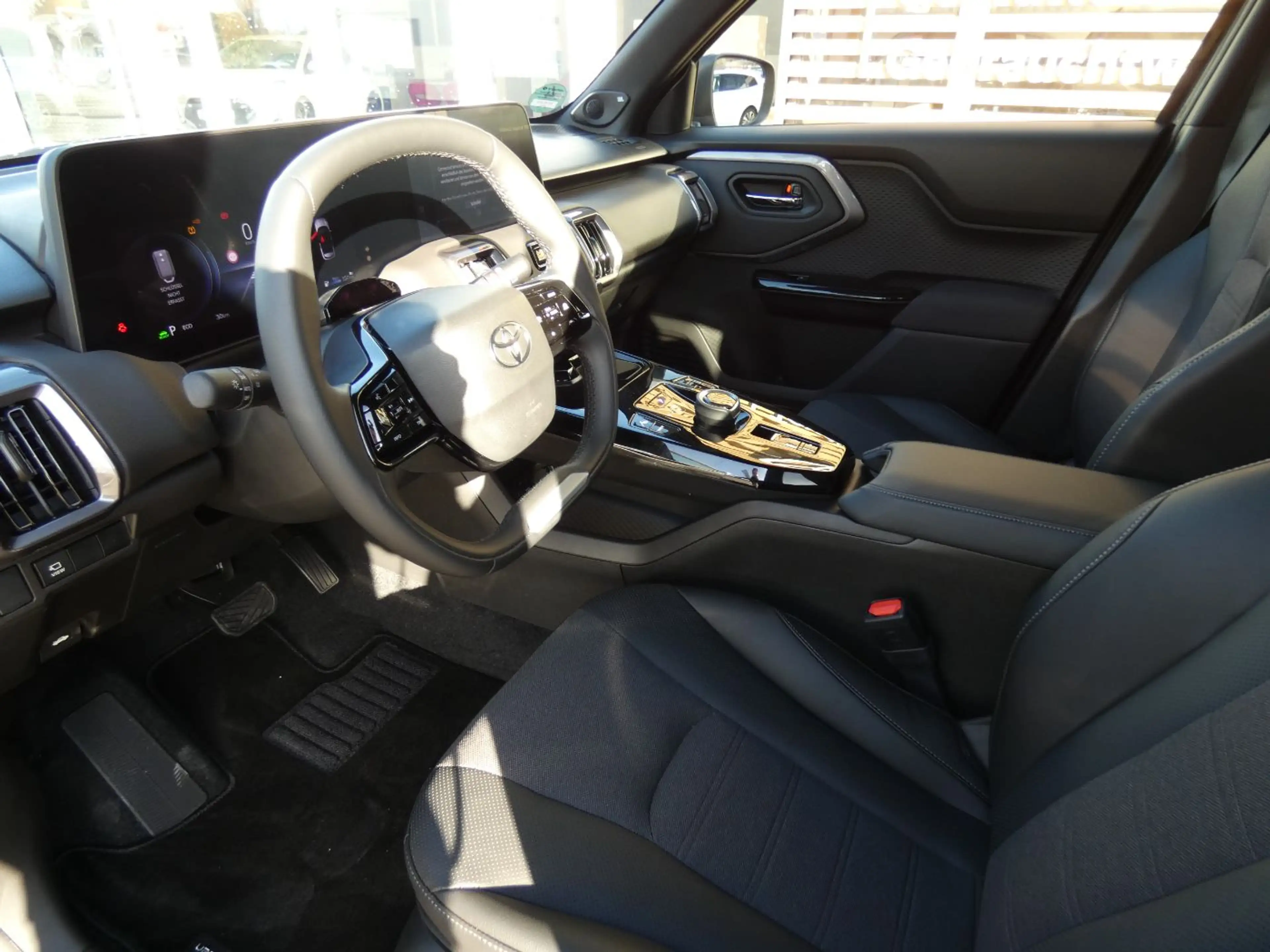 Toyota Urban Cruiser FWD Lounge ACC+LED+Pano+SD+SHZ+360 — photo 8