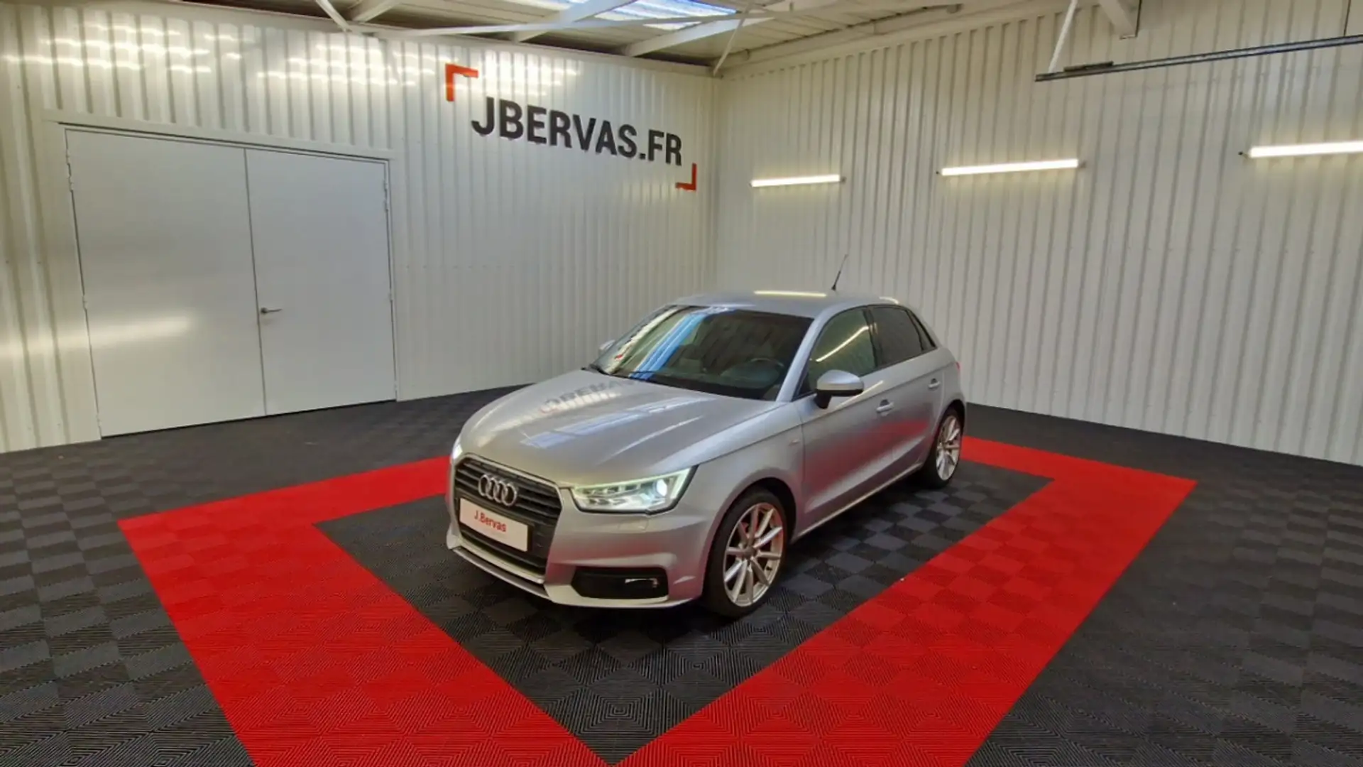 Audi A1 1.4 TDI 90 S tronic S line - 1