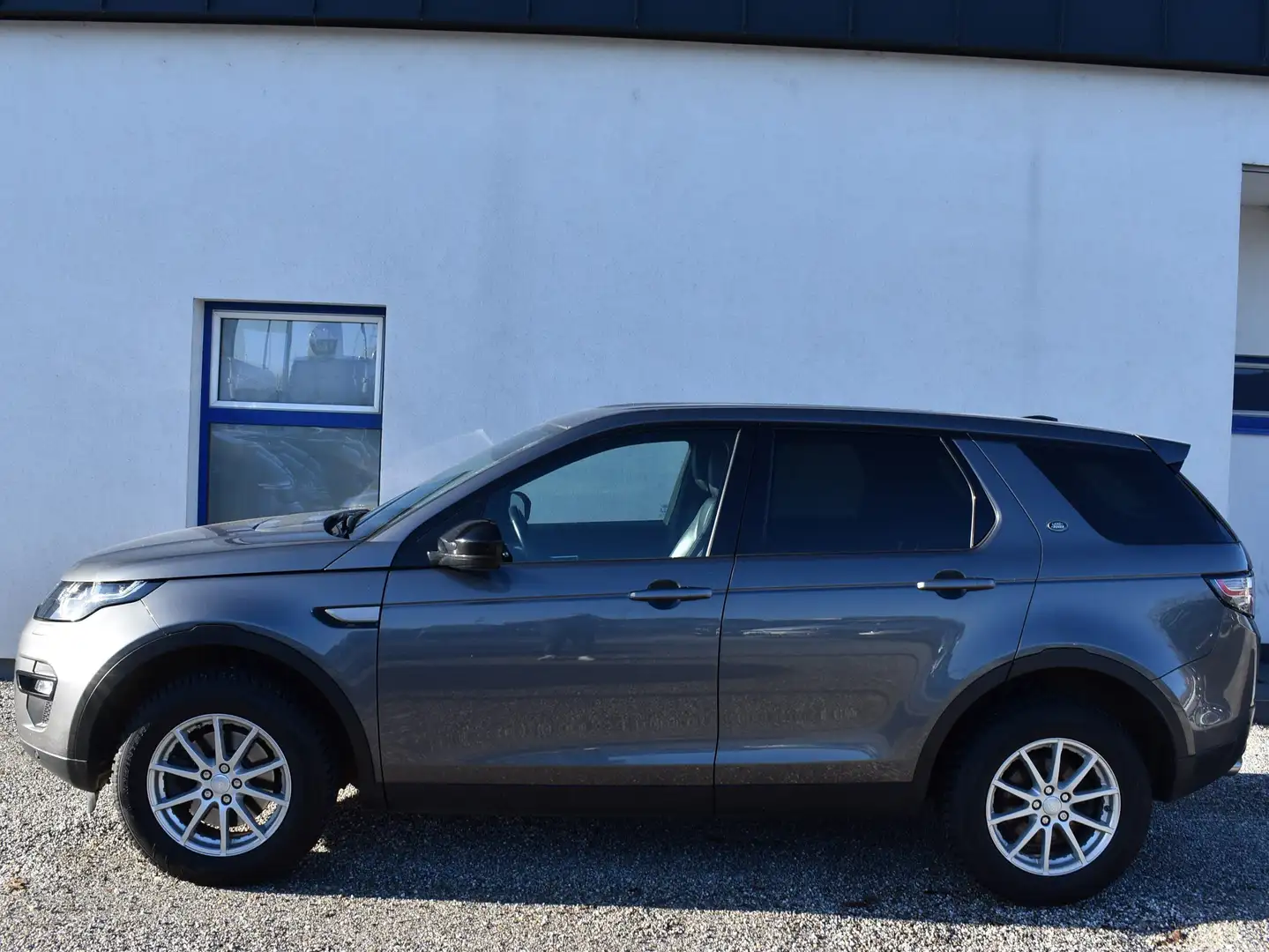 Land Rover Discovery Sport 2,0 TD4 4WD Pure Grau - 2
