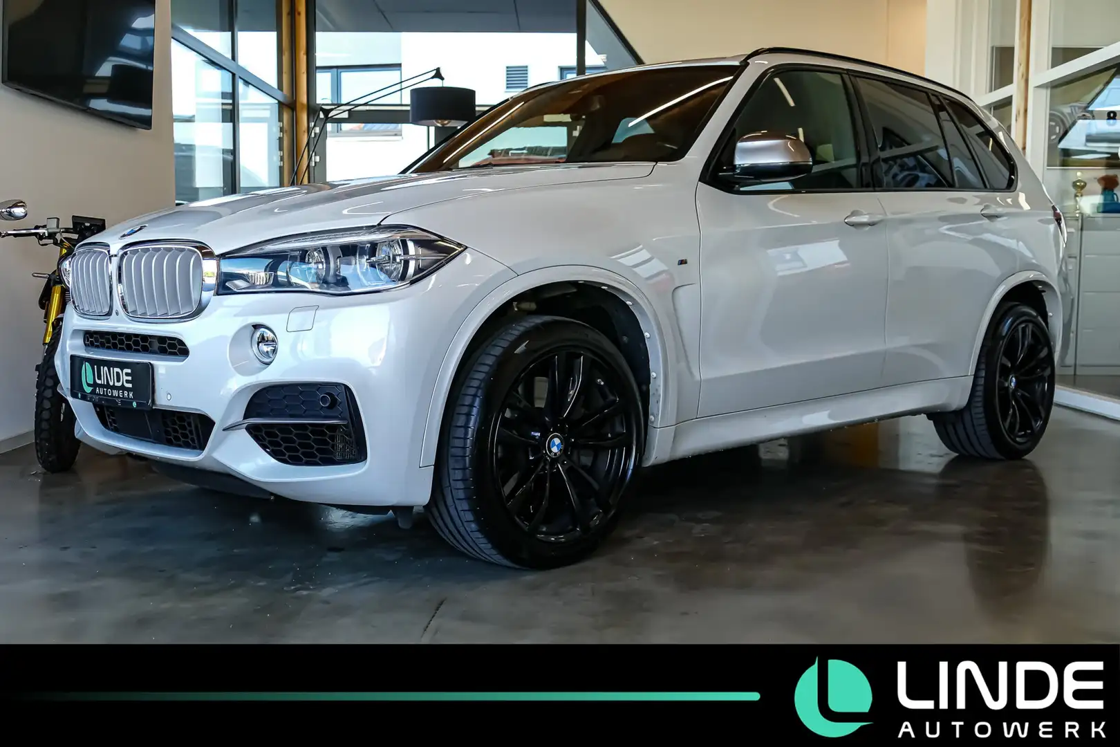 BMW X5 M d |LEDER|NAVI|LED|PANO.|R.KAMERA|20 ALU Weiß - 1