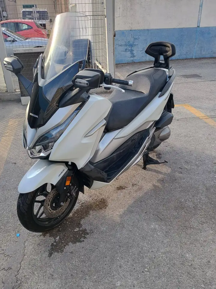Honda Forza 300