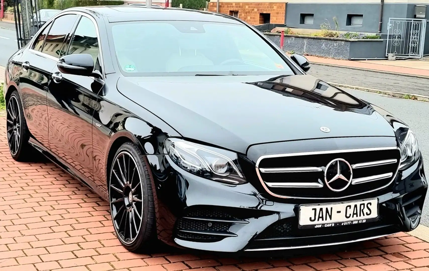 Mercedes-Benz E 300 AMG Sportstyle Edition 2HD+AH Schiebedach Schwarz - 1