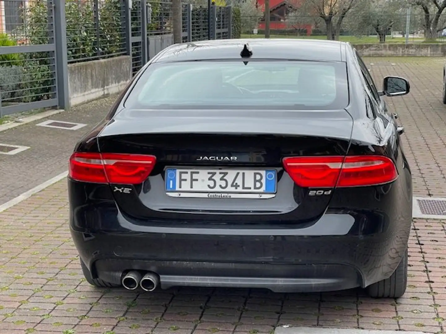 Jaguar XE XE 2.0d Prestige 180cv auto Nero - 2
