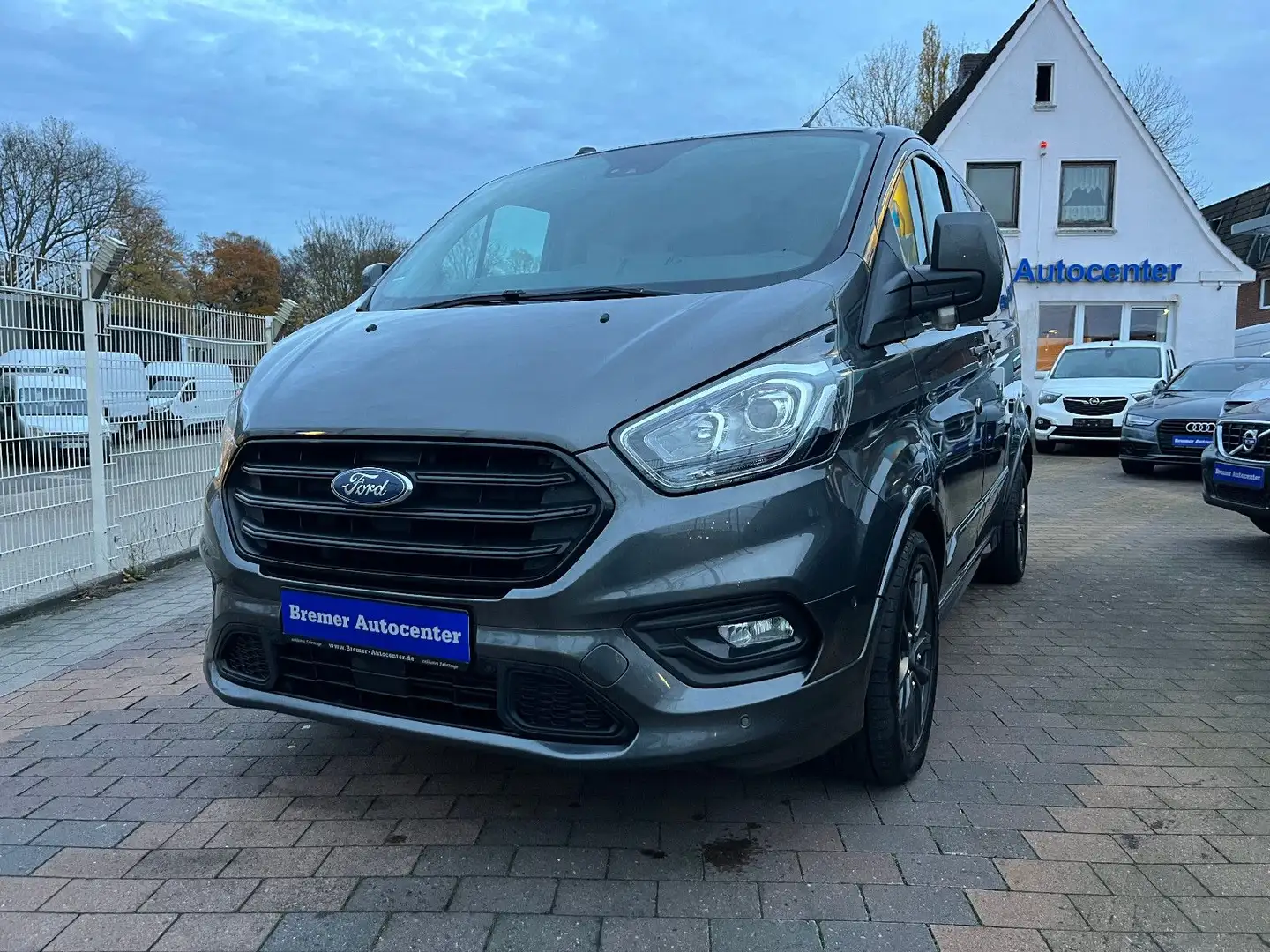 Ford Transit Custom 2,0 TCDI L1 Auto AHK Xenon 1.Hd Grau - 2