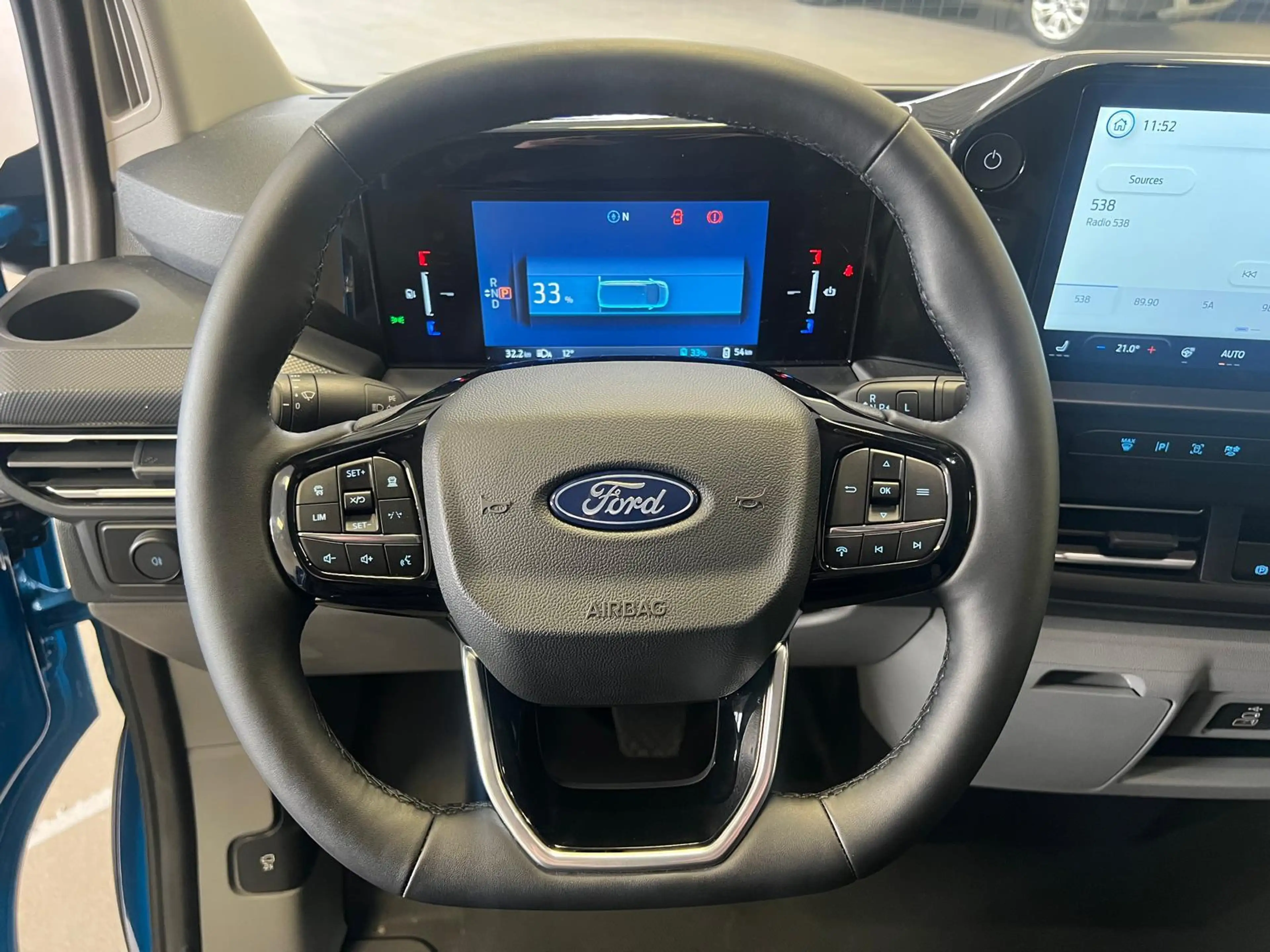 Ford E-Transit Cust. 340 L2H1 Limited 65 kWh | Uit voorraad lever — photo 3