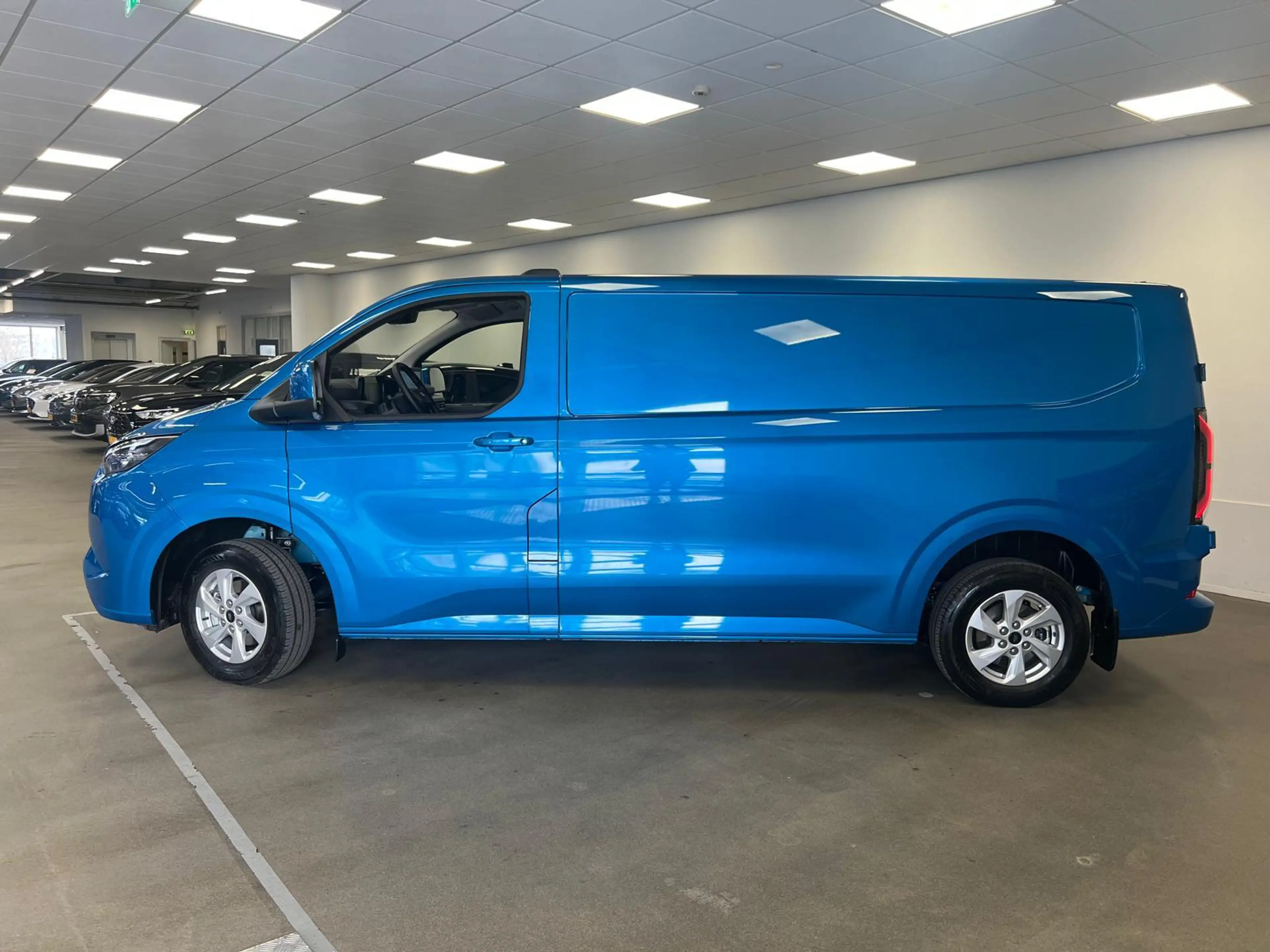 Ford E-Transit Cust. 340 L2H1 Limited 65 kWh | Uit voorraad lever — photo 7