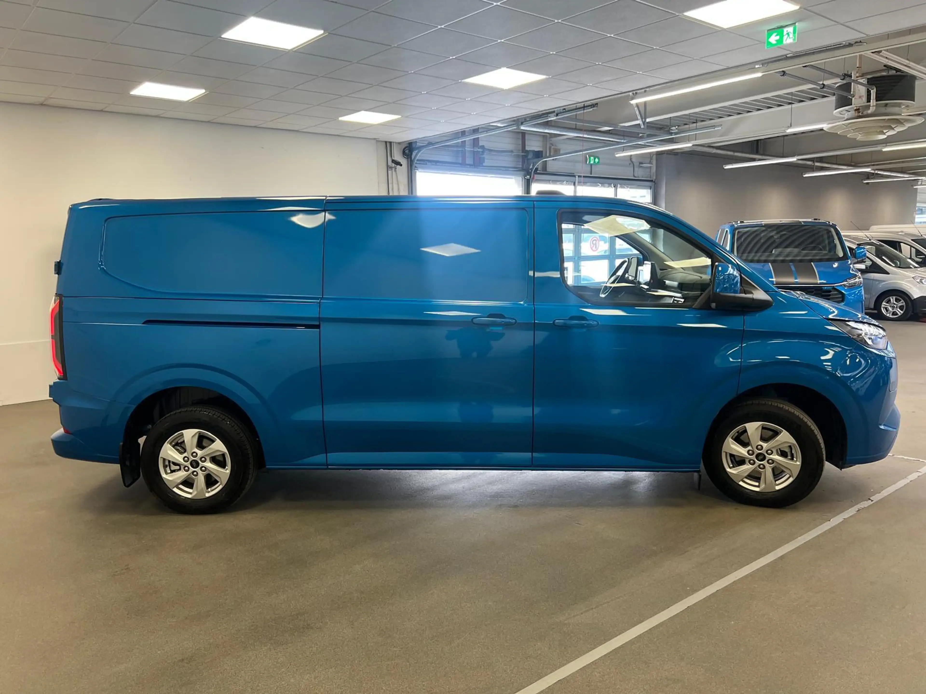 Ford E-Transit Cust. 340 L2H1 Limited 65 kWh | Uit voorraad lever — photo 9
