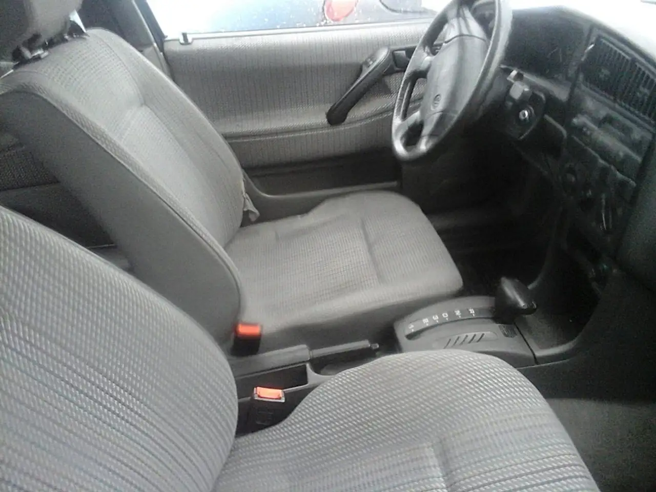 Volkswagen Passat AUTOMATIK 1.8 Lim.Oldtimer/ FH+elSD+ZV+Airbags+ABS, foto 7