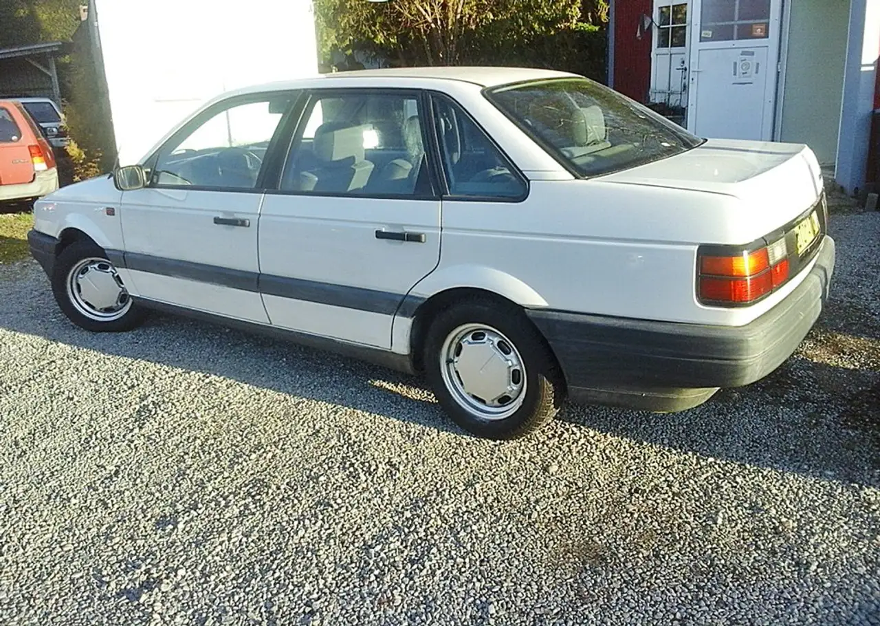 Volkswagen Passat AUTOMATIK 1.8 Lim.Oldtimer/ FH+elSD+ZV+Airbags+ABS, foto 11