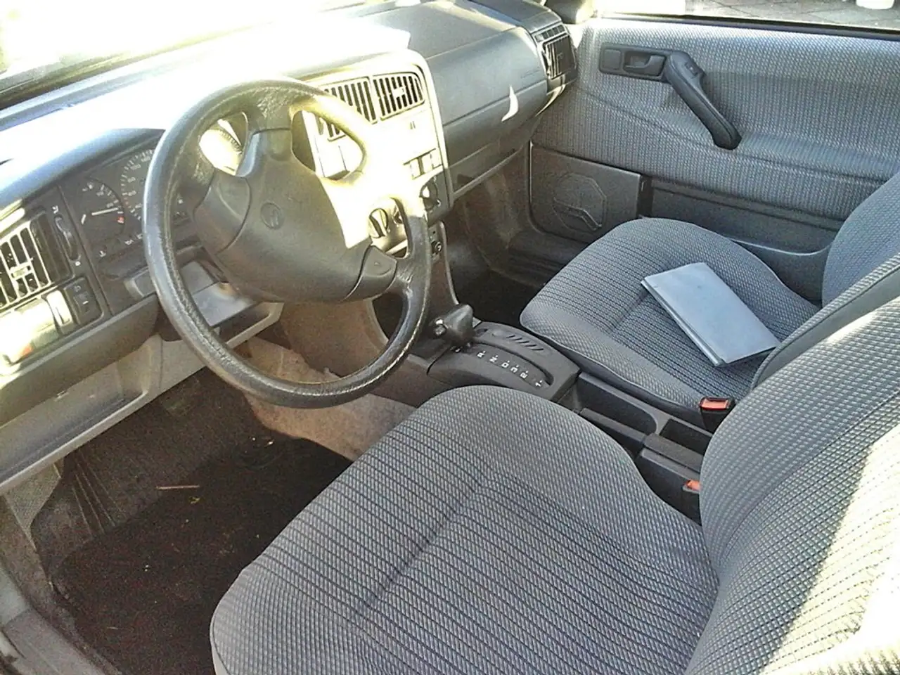 Volkswagen Passat AUTOMATIK 1.8 Lim.Oldtimer/ FH+elSD+ZV+Airbags+ABS, foto 8