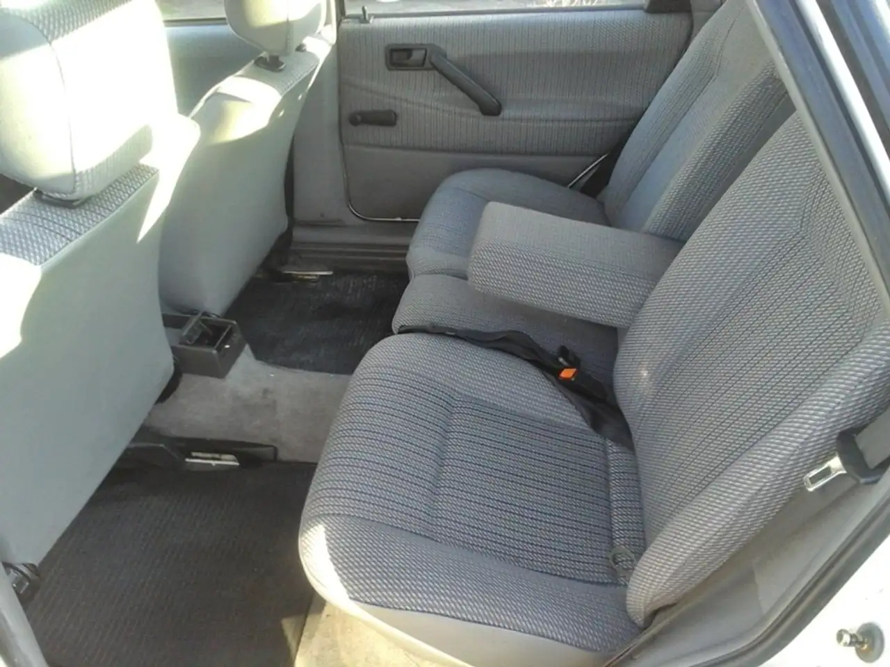 Volkswagen Passat AUTOMATIK 1.8 Lim.Oldtimer/ FH+elSD+ZV+Airbags+ABS, foto 9