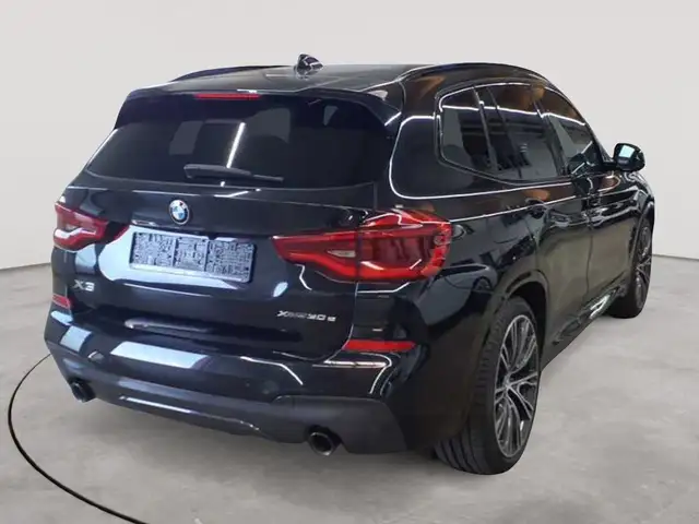 BMW X3 view 4