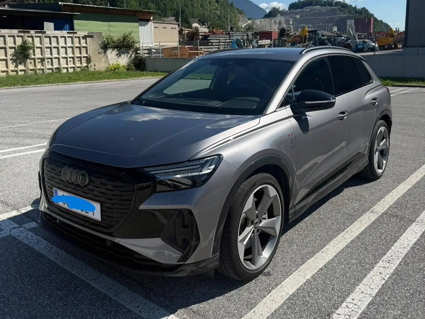 Audi Q4 e-tron Q4 55 e-tron quattro 250kW 82kWh Business Business Grau - 1