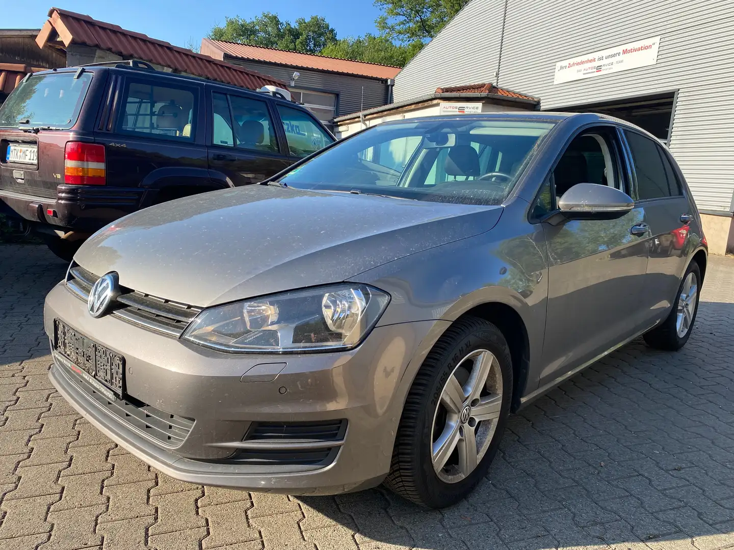 Volkswagen Golf 1.6 TDI Comfortline Scheckheft u-frei Tuv 12/26 Grau - 1