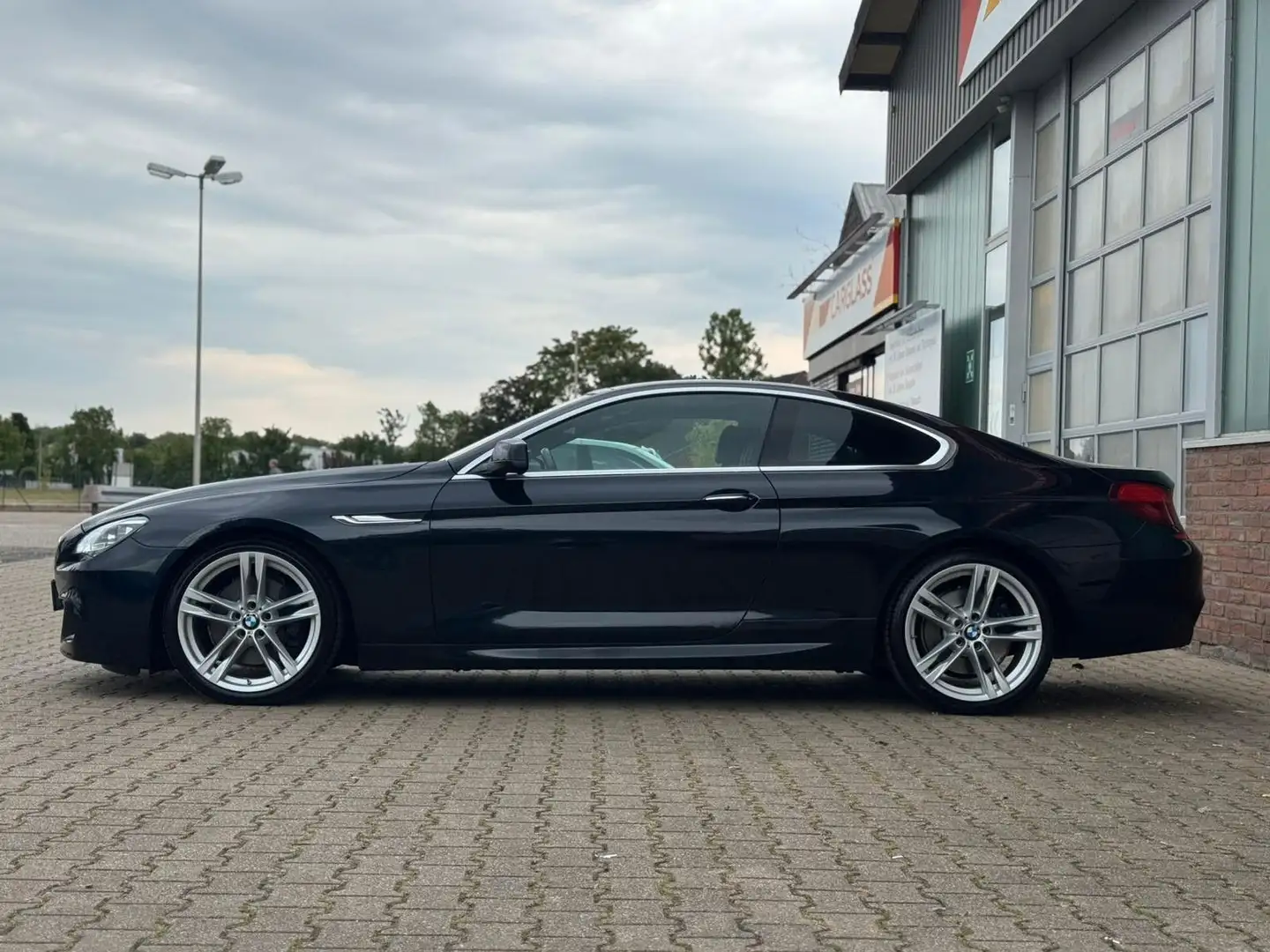 BMW 640 i Coupé M-Paket Panormadach TÜV NEU Schwarz - 2