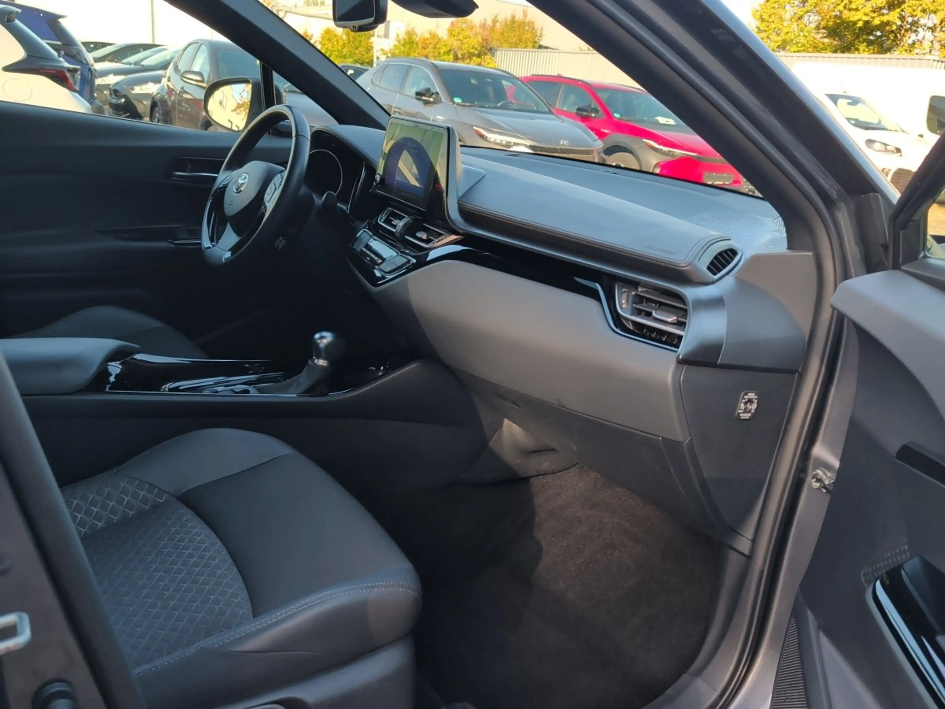 Toyota C-HR 1.8 Team D Navi Klima LED Kamera Sitzheizung — photo 14
