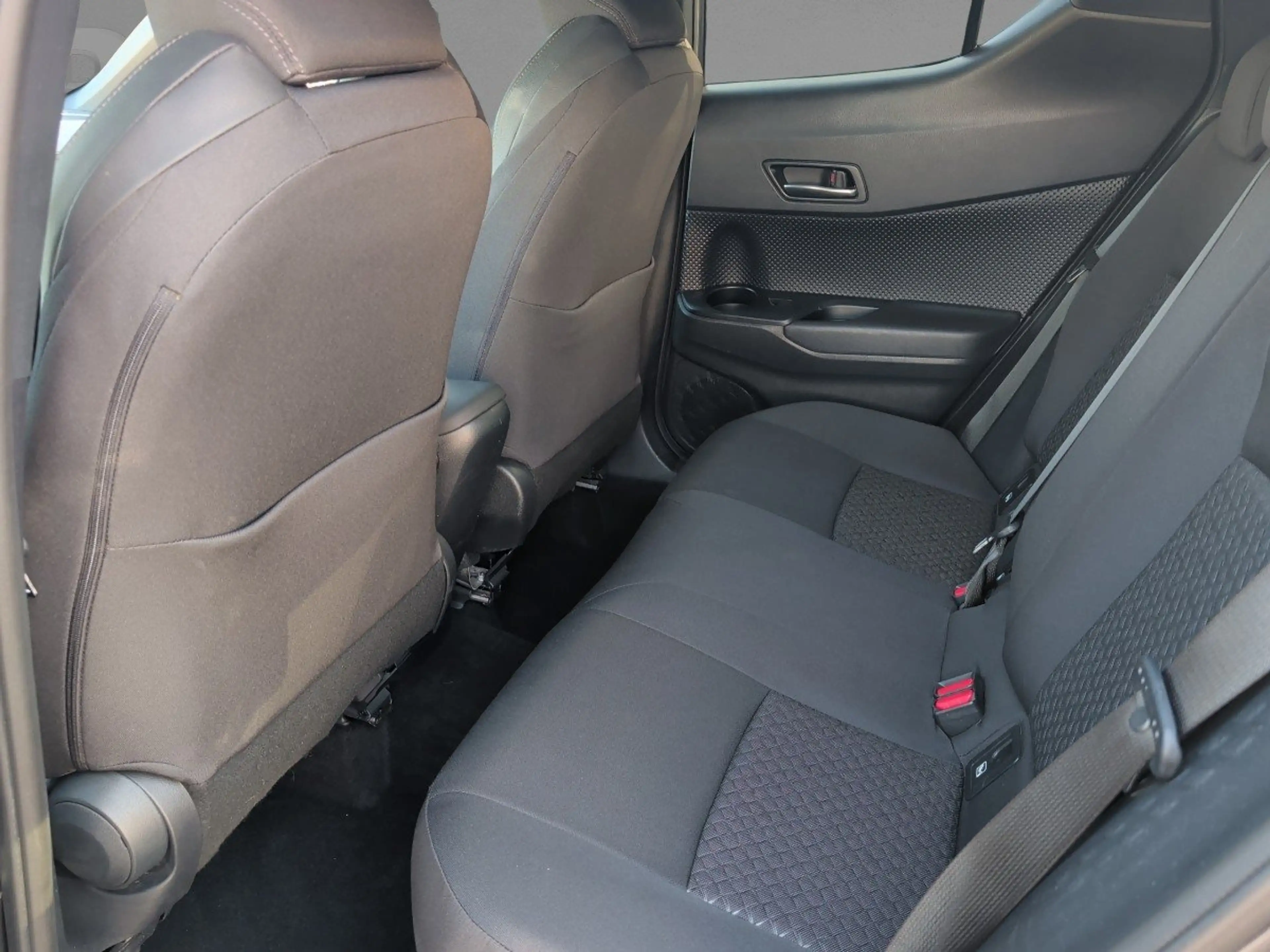 Toyota C-HR 1.8 Team D Navi Klima LED Kamera Sitzheizung — photo 11