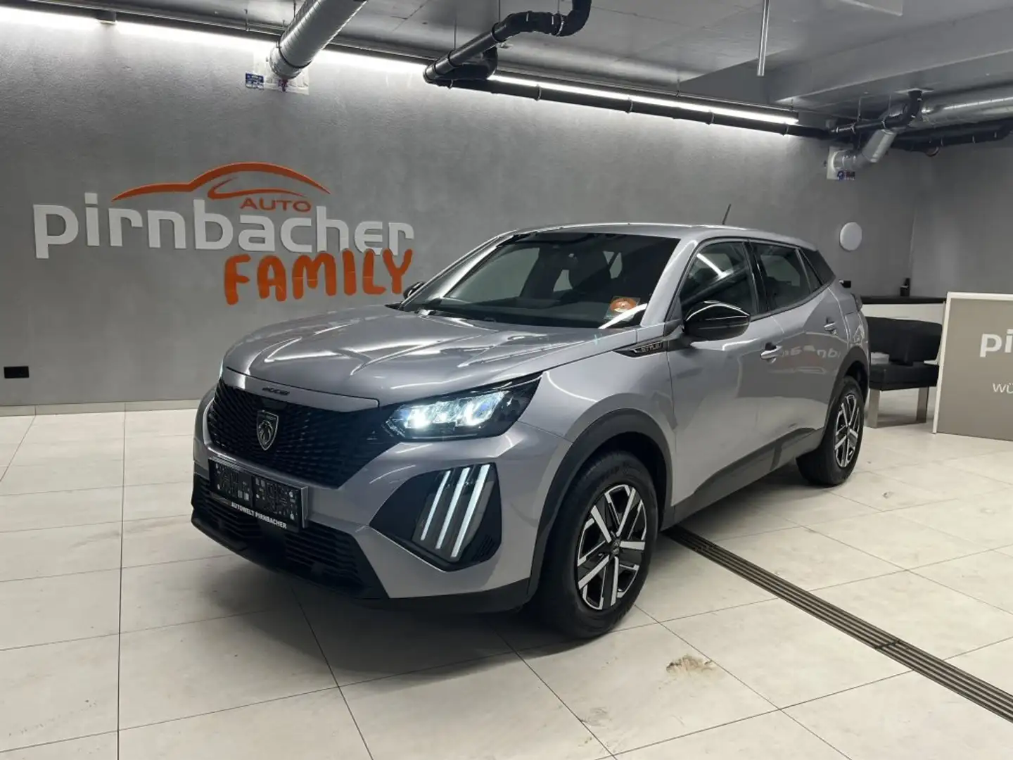 Peugeot 2008 STYLE PureTech 100 6-Gang Manuell Grau - 1