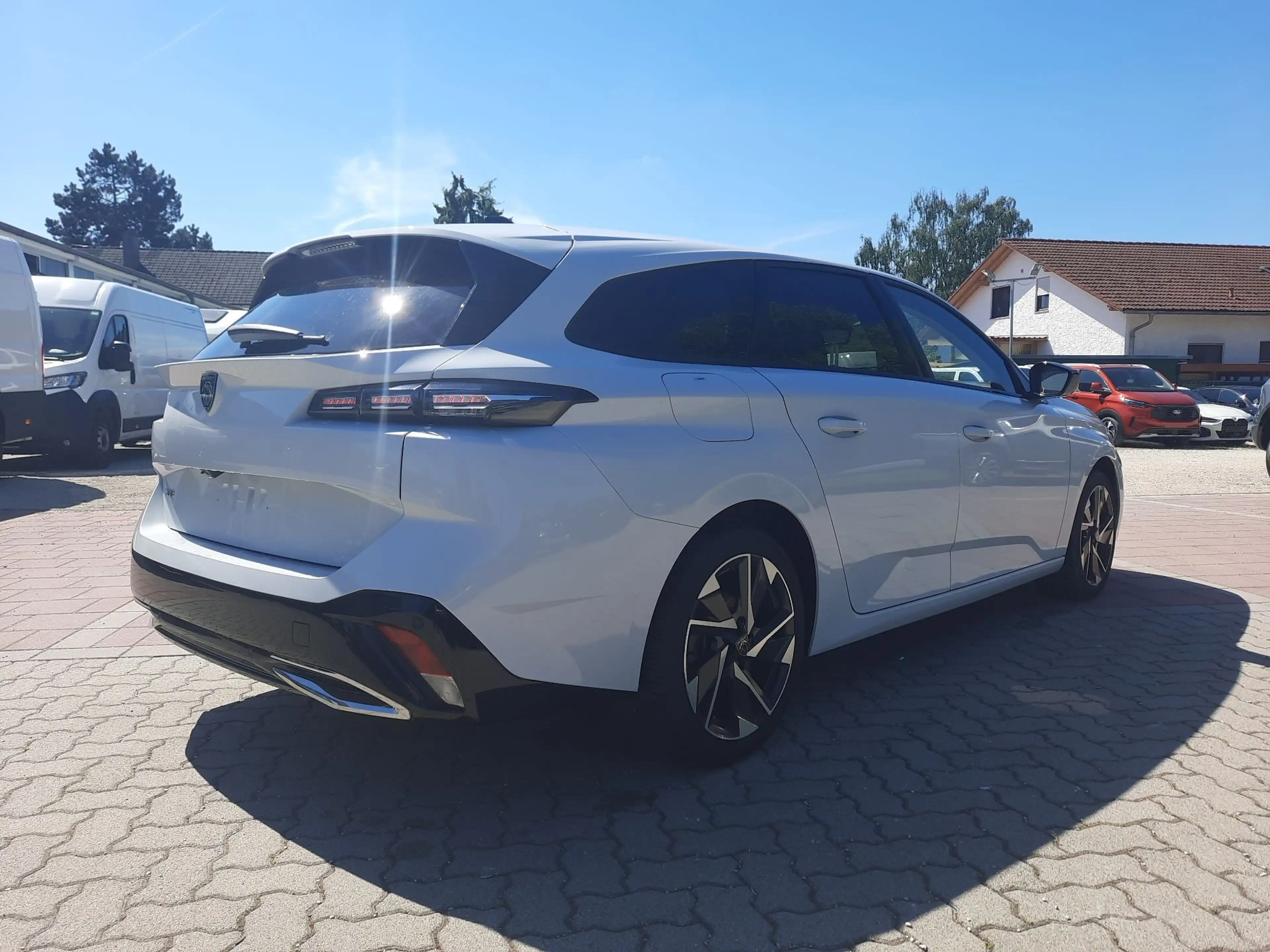 Peugeot 308 SW 1.5 BlueHDi 130 Allure LED Navi SHZ ACC — photo 6