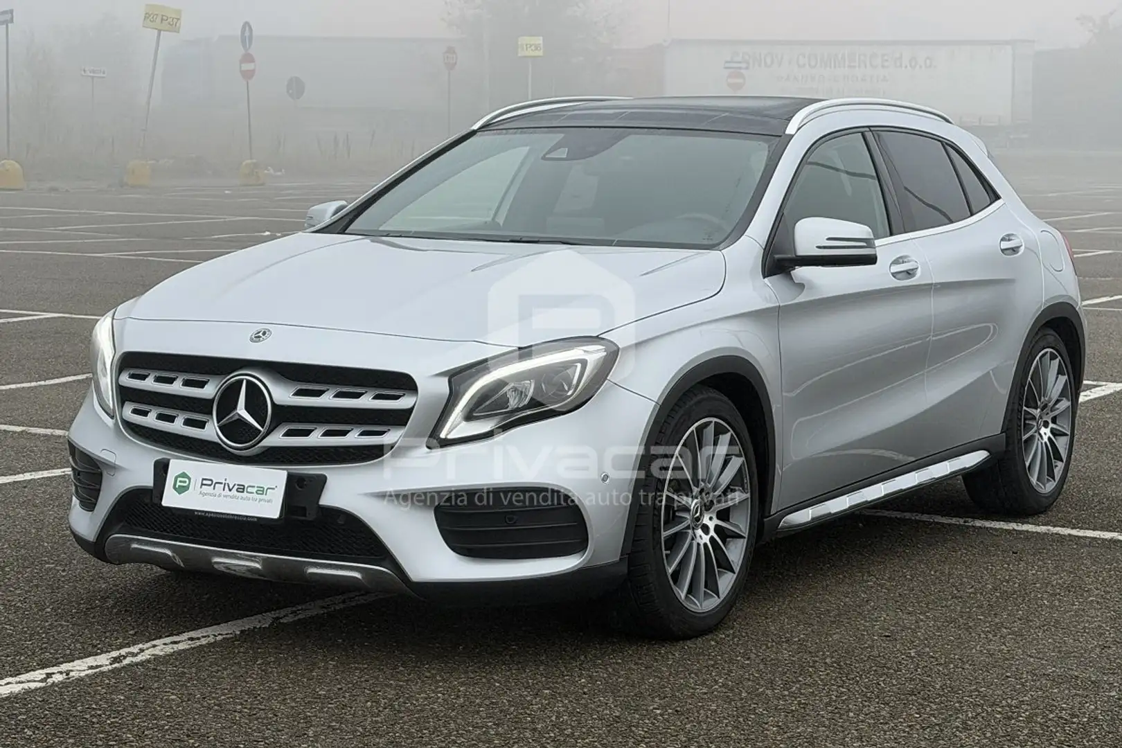 Mercedes-Benz GLA 220 GLA 220 d Automatic Premium Zilver - 1