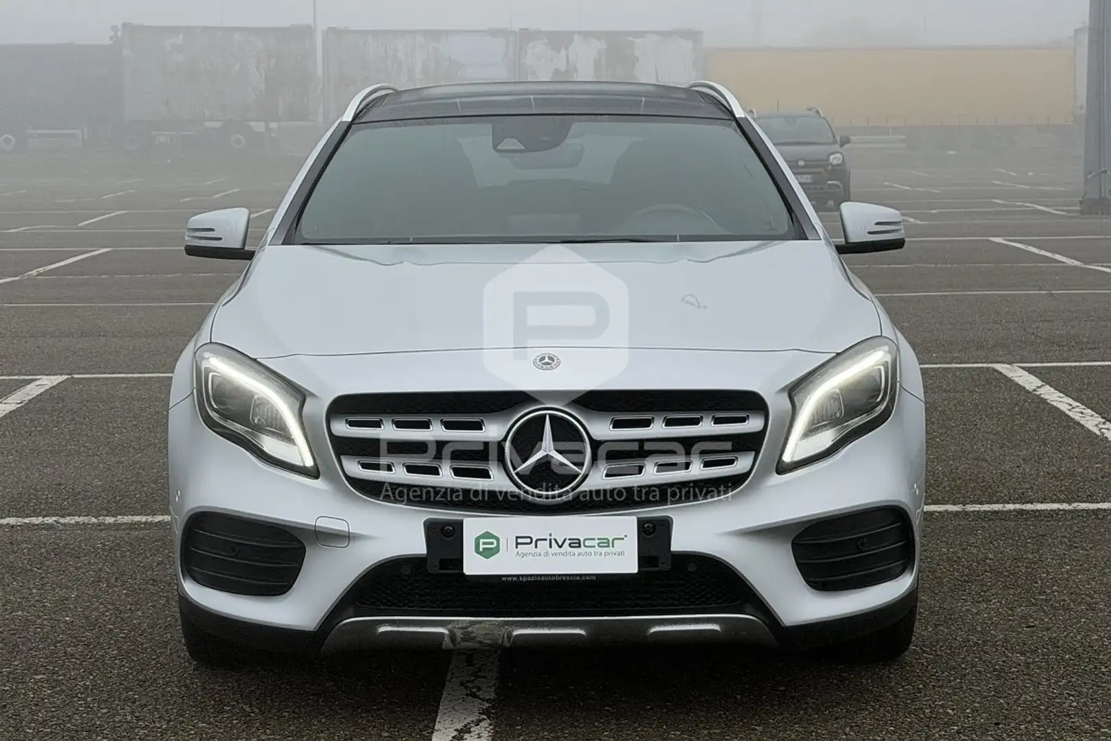 Mercedes-Benz GLA 220 GLA 220 d Automatic Premium Zilver - 2