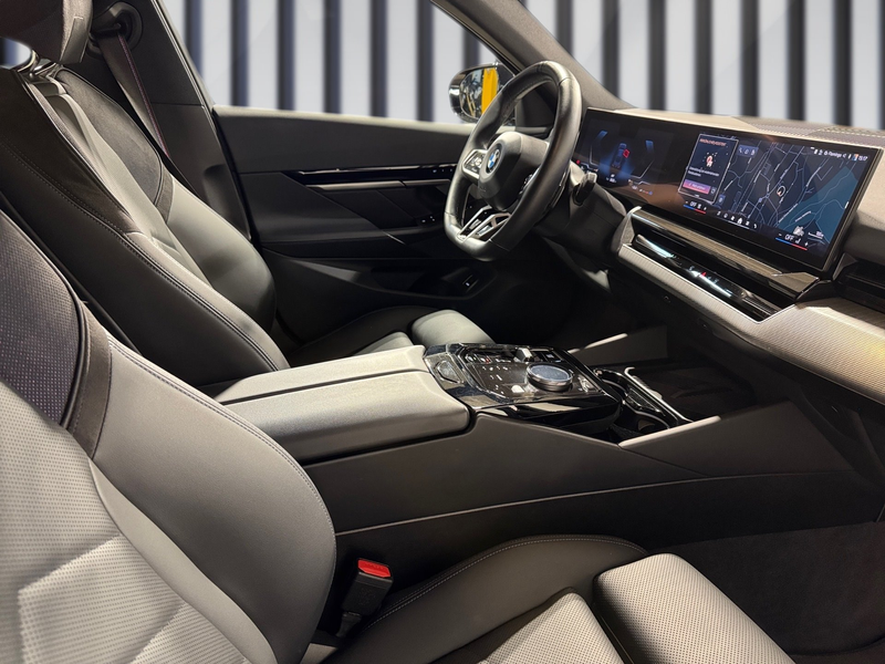 BMW 540 d xDrive — photo 14