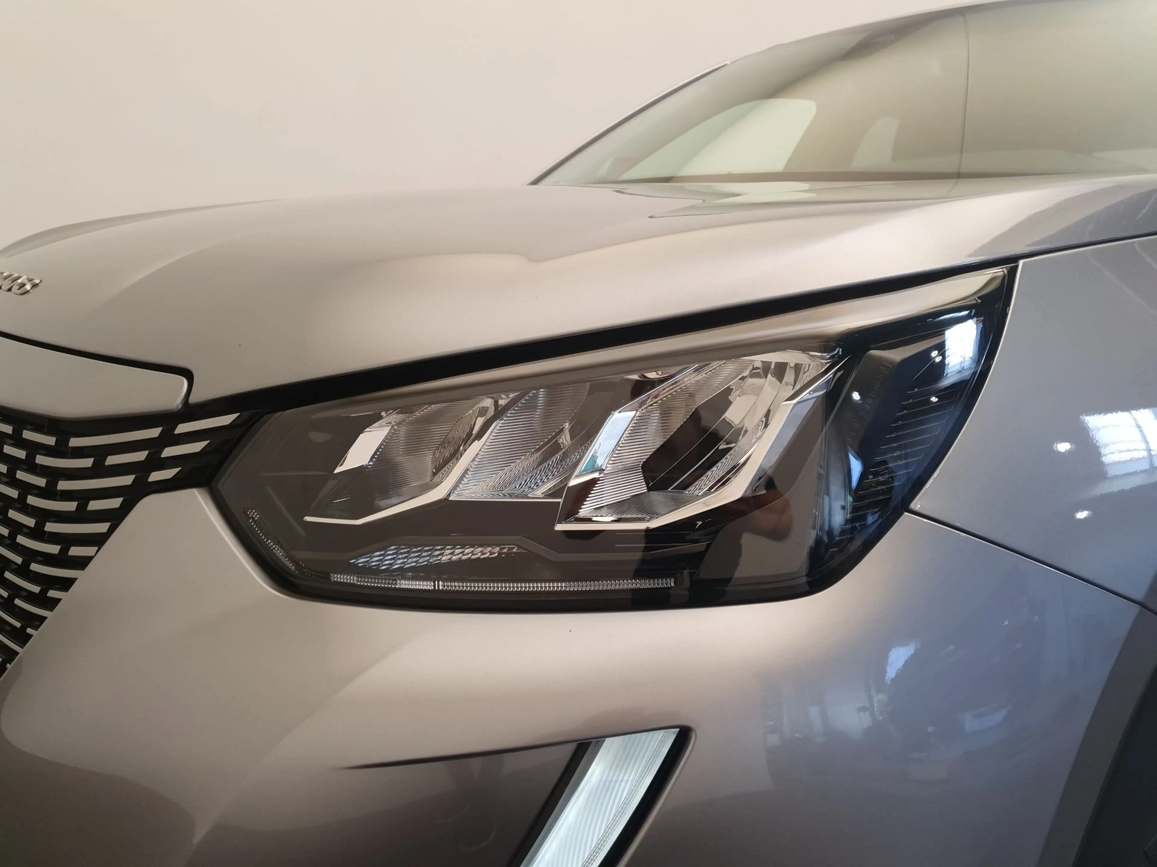 Peugeot e-2008 EV Blue Lease Allure 50 kWh 99.94% SOH, Camera — photo 9