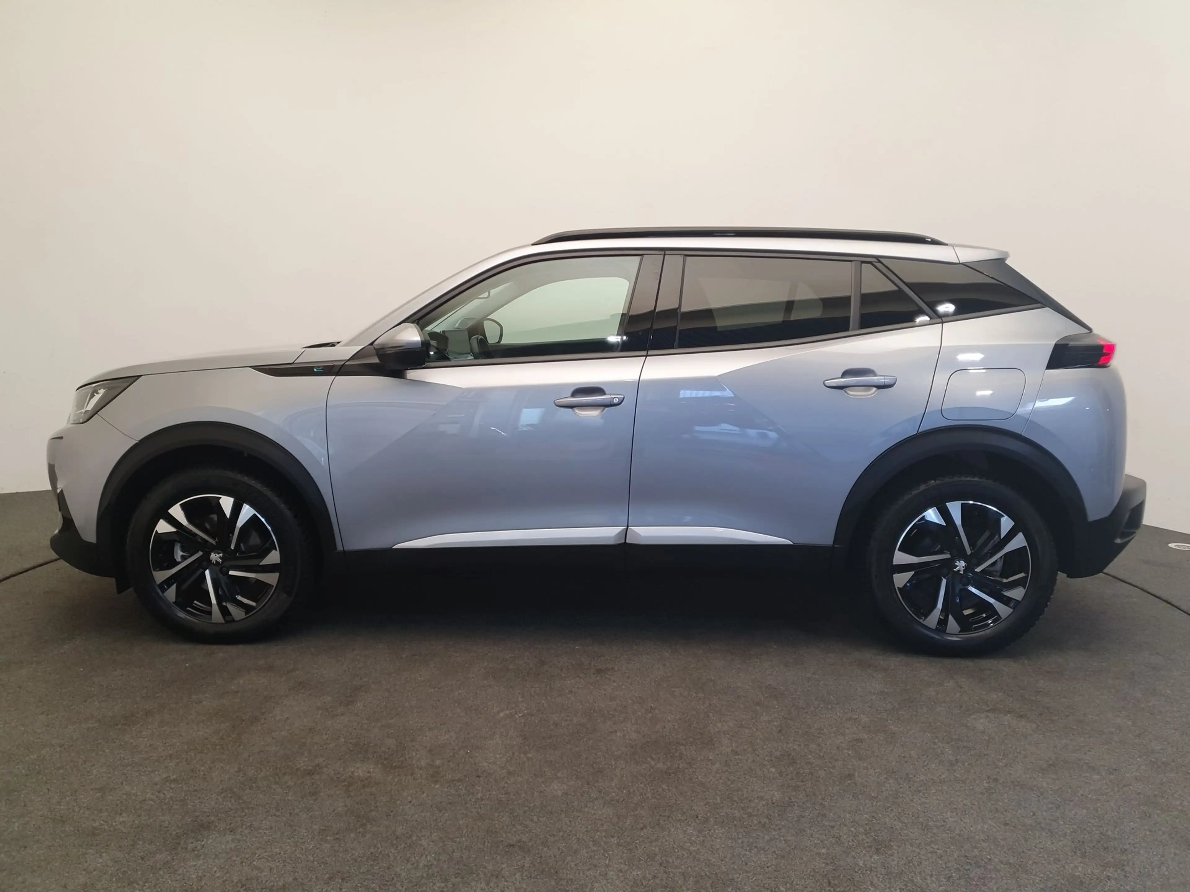 Peugeot e-2008 EV Blue Lease Allure 50 kWh 99.94% SOH, Camera — photo 2