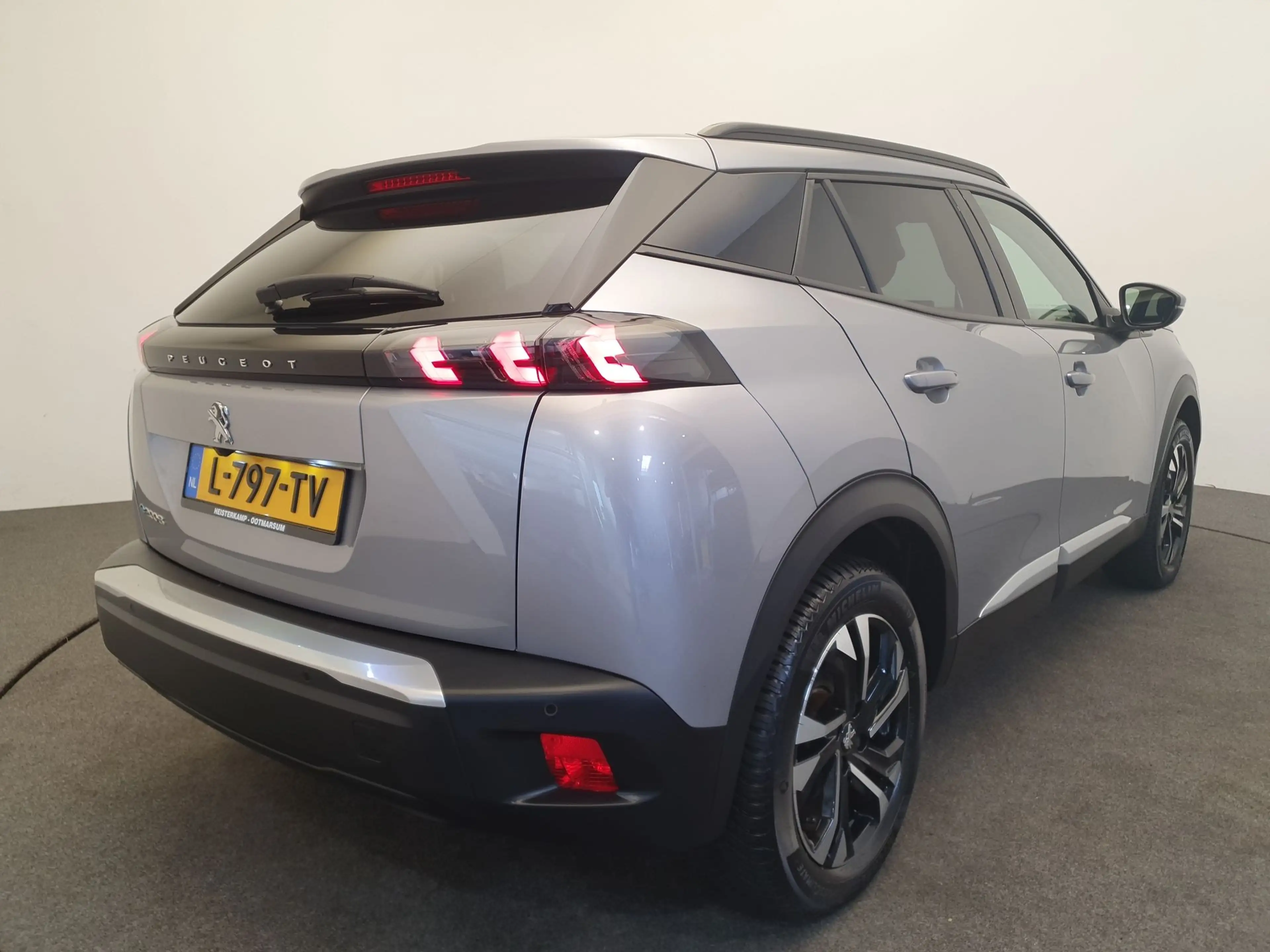 Peugeot e-2008 EV Blue Lease Allure 50 kWh 99.94% SOH, Camera — photo 7