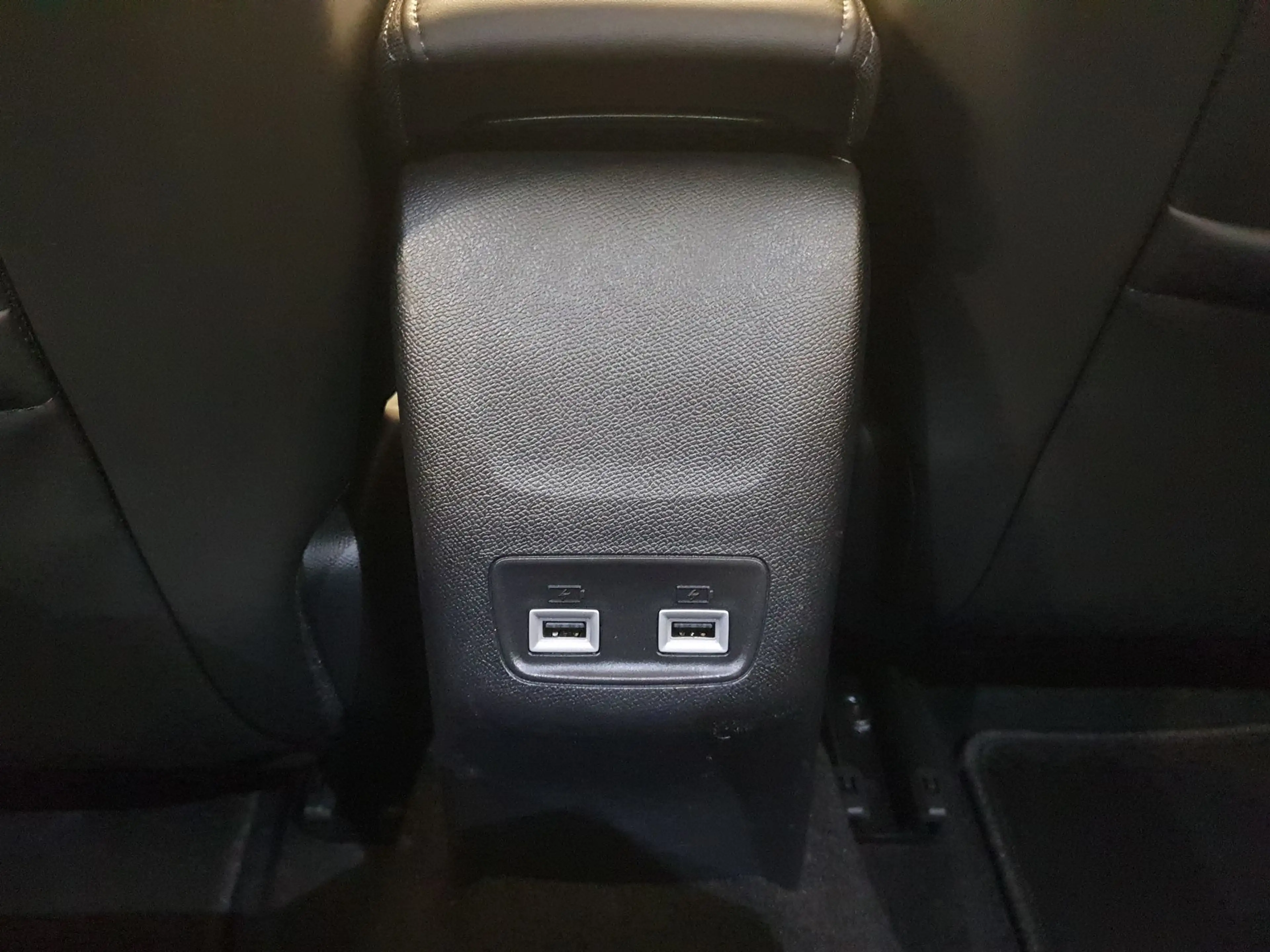Peugeot e-2008 EV Blue Lease Allure 50 kWh 99.94% SOH, Camera — photo 25