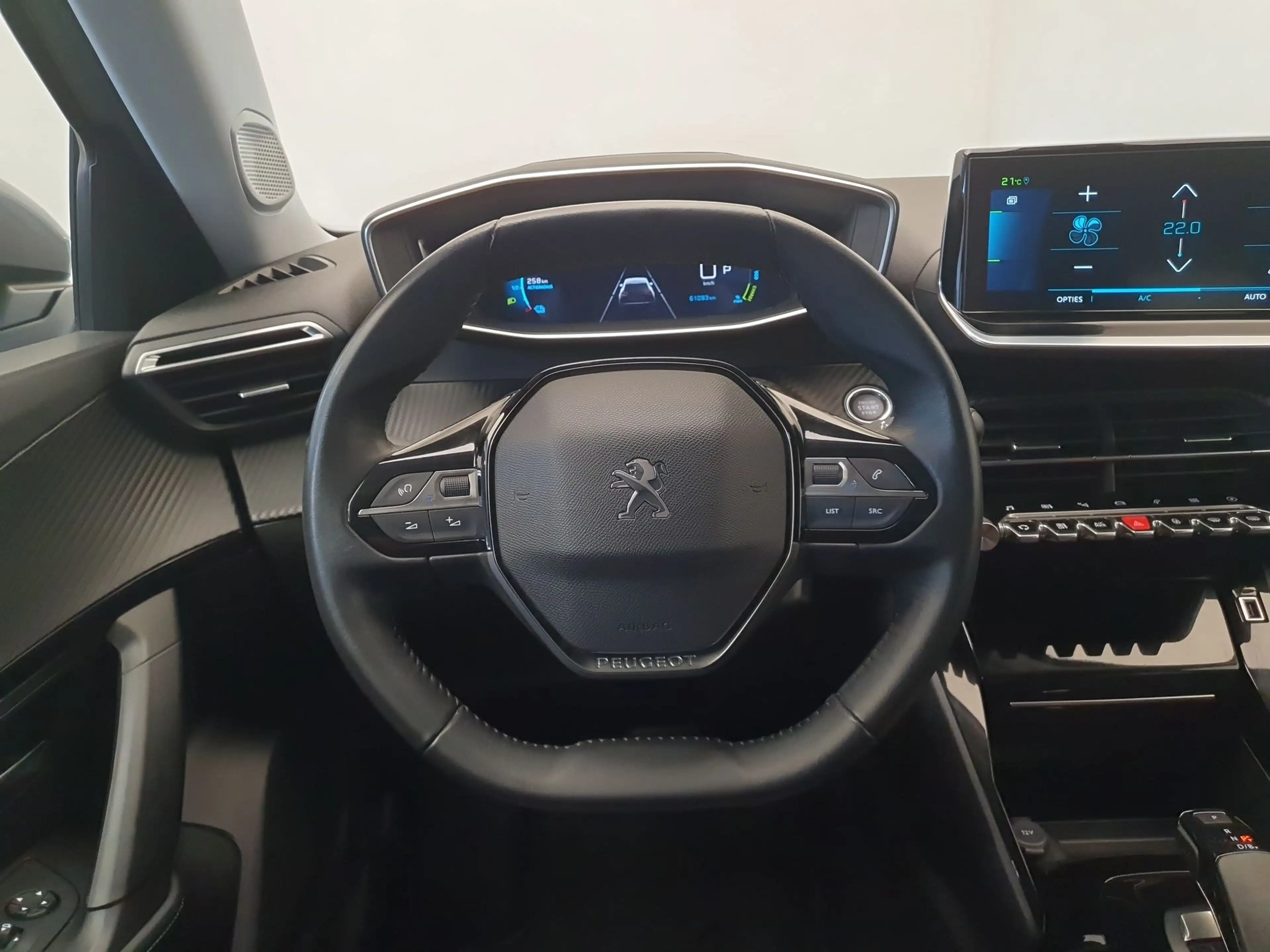 Peugeot e-2008 EV Blue Lease Allure 50 kWh 99.94% SOH, Camera — photo 15