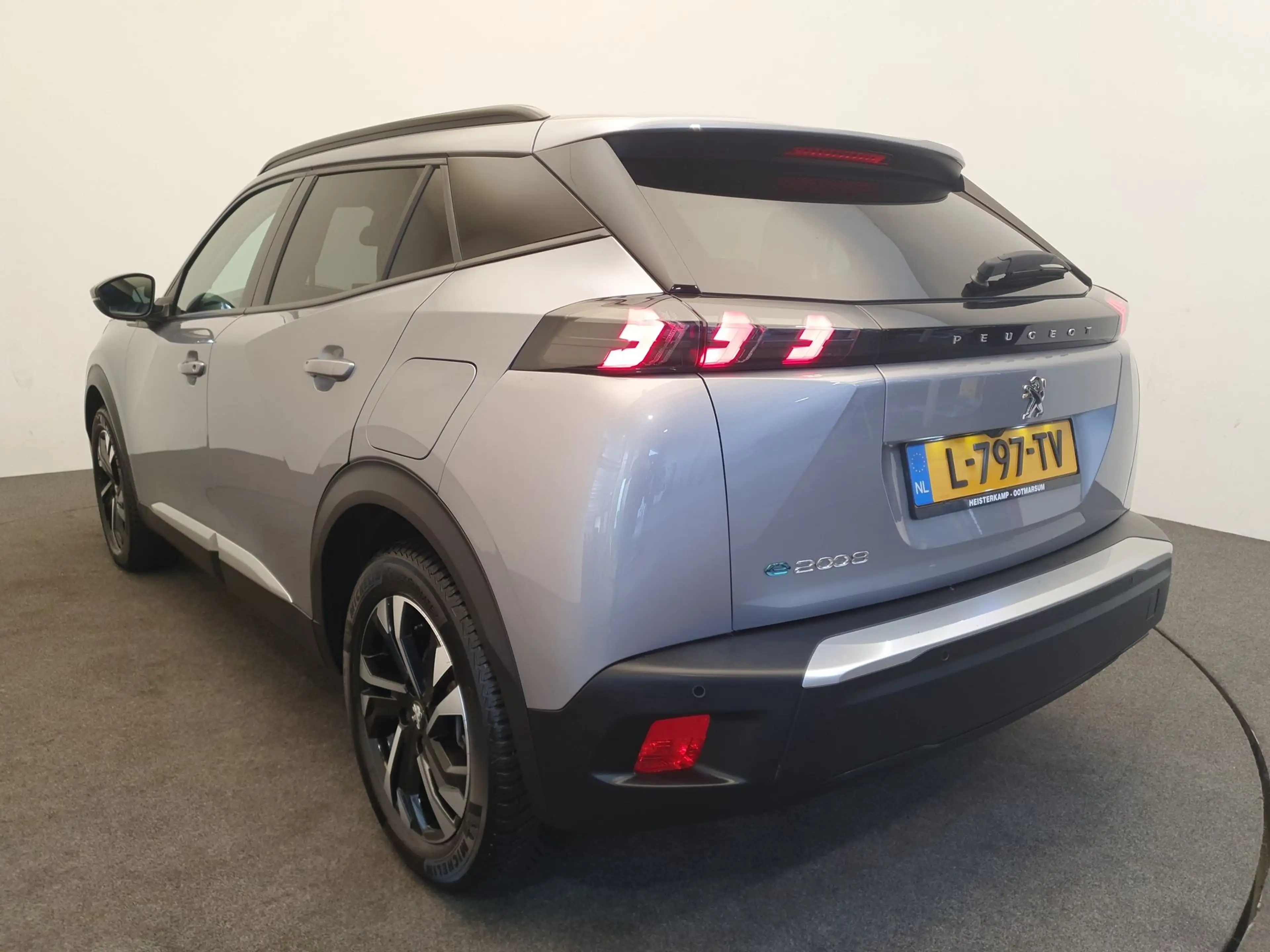 Peugeot e-2008 EV Blue Lease Allure 50 kWh 99.94% SOH, Camera — photo 8