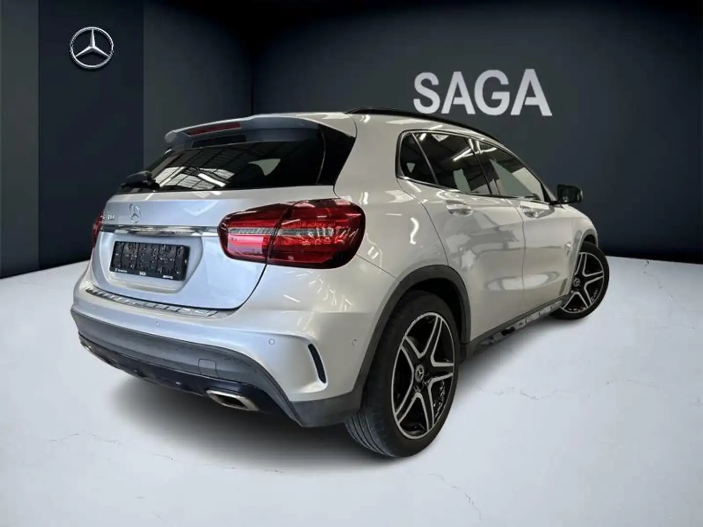 Mercedes-Benz GLA 180 180 AMG Pack Night Auto Silber - 2