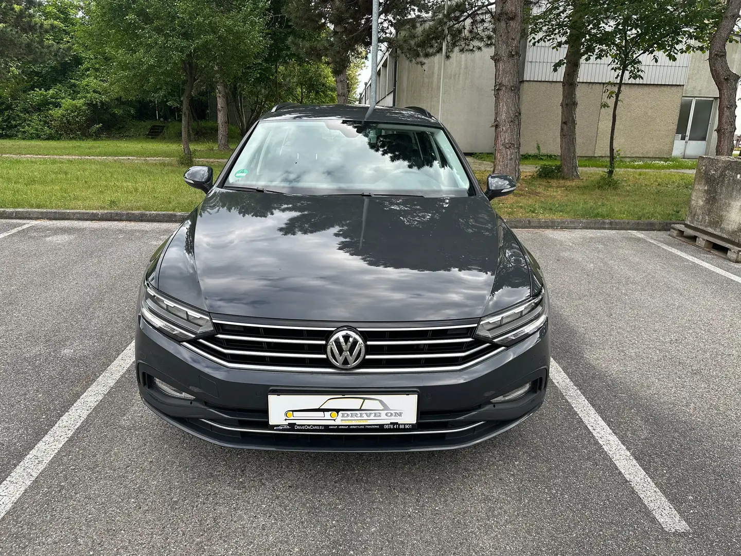 Volkswagen Passat Variant 110 KW*SCR*DSG*BPP NAVI*LED*Lendenwirbelstütze Grau - 2