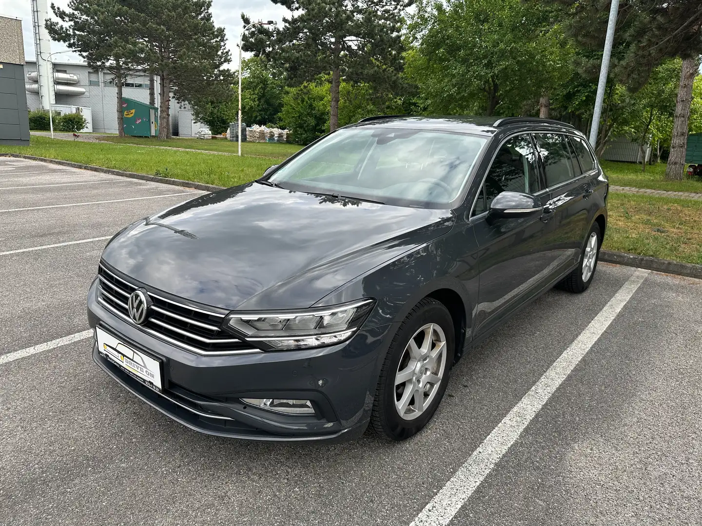 Volkswagen Passat Variant 110 KW*SCR*DSG*BPP NAVI*LED*Lendenwirbelstütze Grau - 1