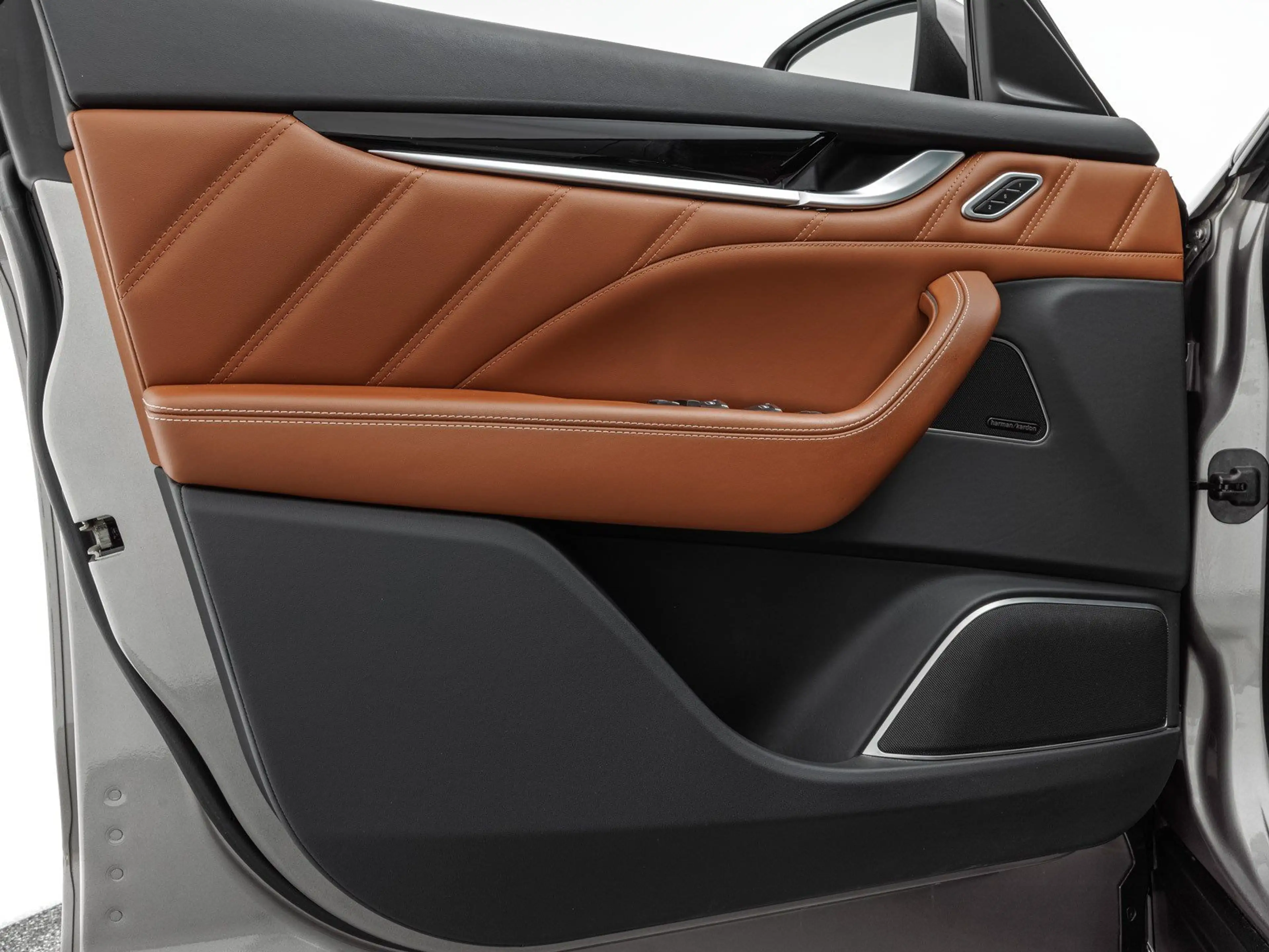 Maserati Levante GTS PANO + PIENO FIORE — photo 9