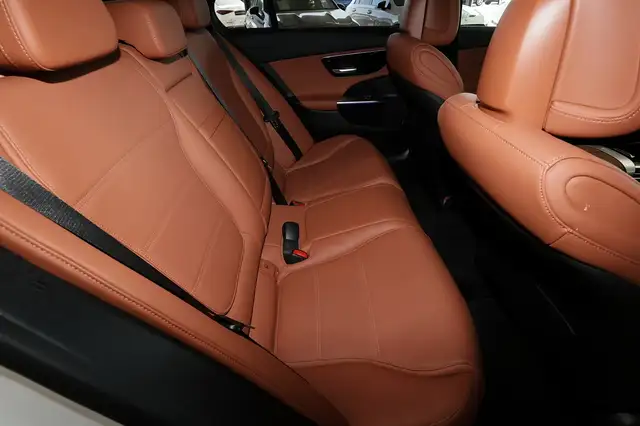 Mercedes-Benz C-Class view 7