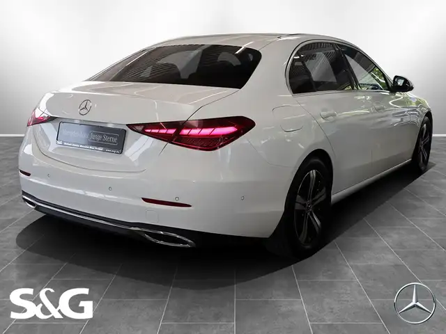 Mercedes-Benz C-Class view 3