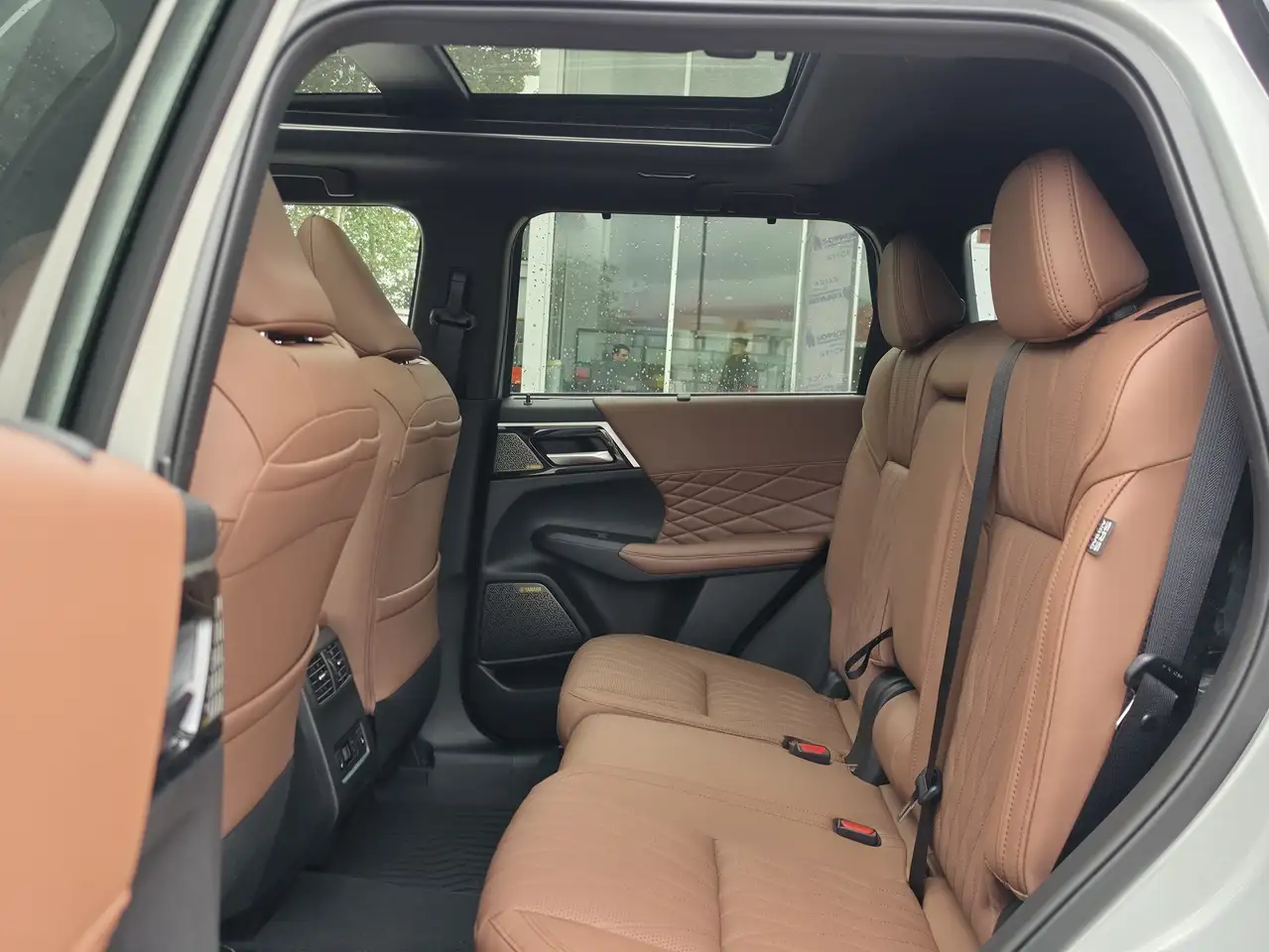 Mitsubishi Outlander снимка Mitsubishi Outlander