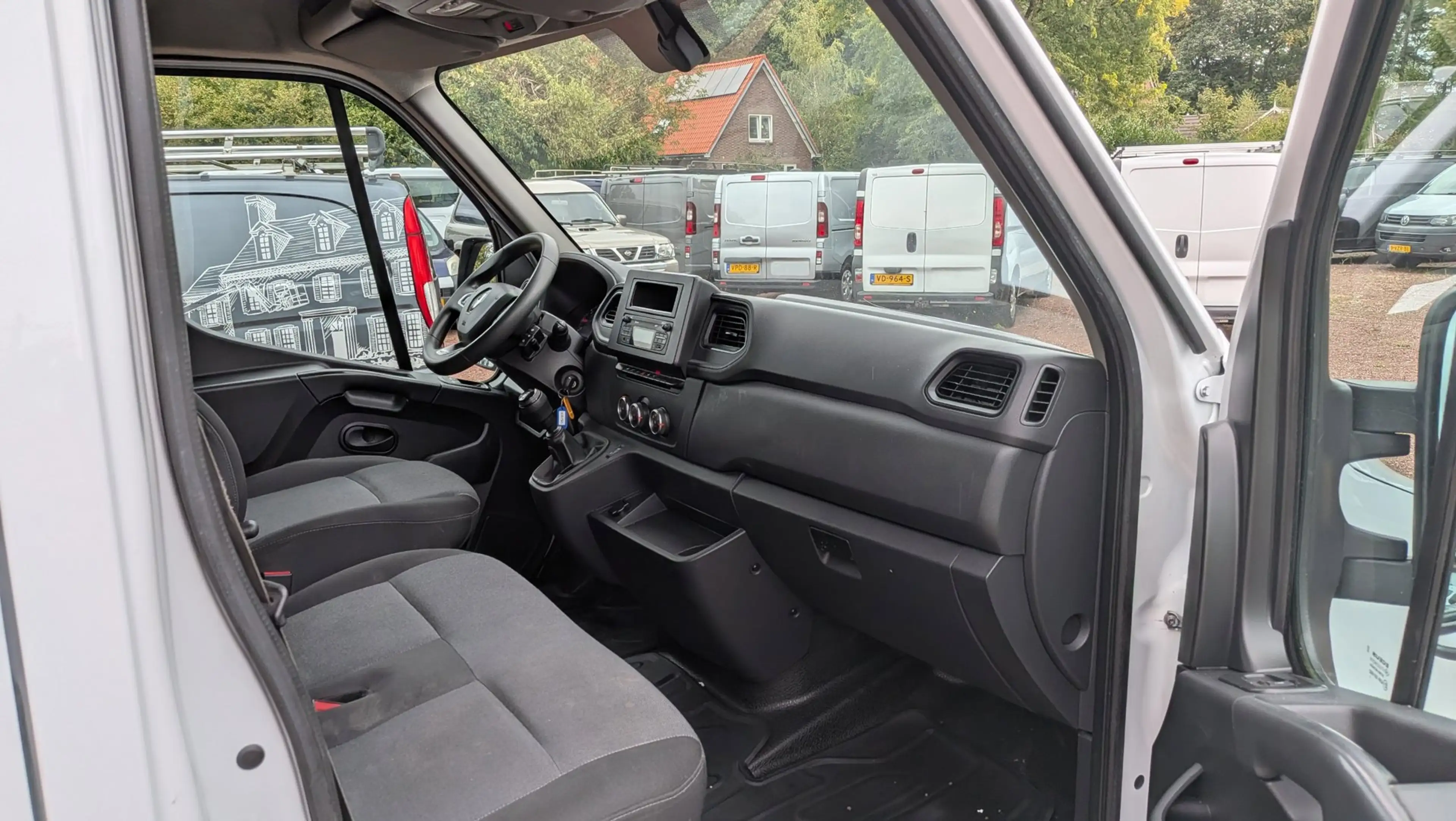 Renault Master T35 2.3 dCi 165 L4H2 EL Energy Comfort — photo 6