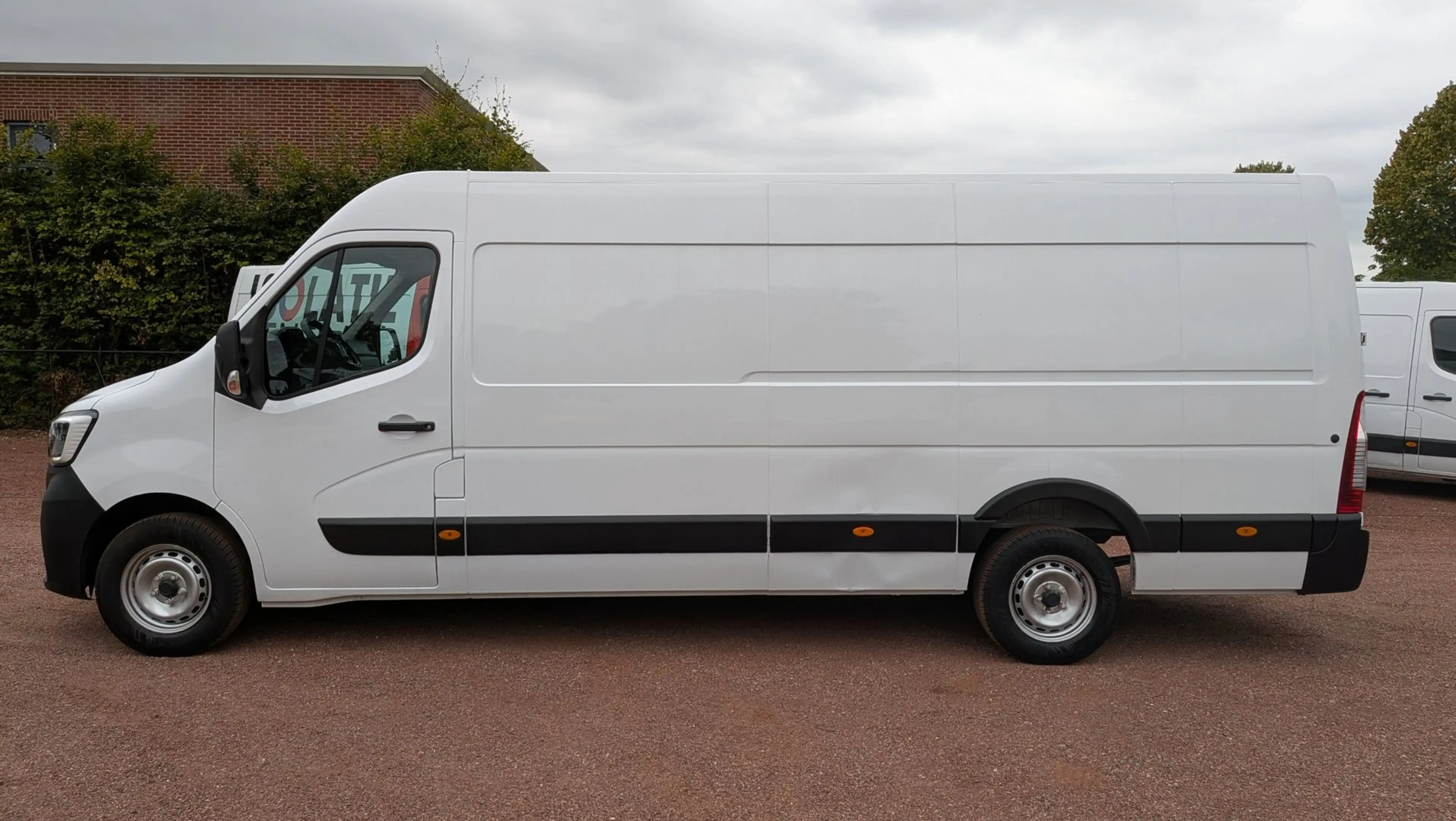 Renault Master T35 2.3 dCi 165 L4H2 EL Energy Comfort — photo 2