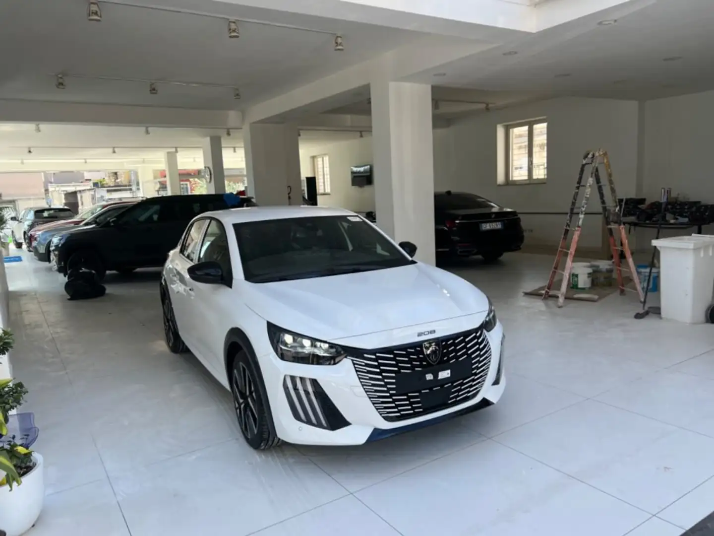 Peugeot 208 Hybrid 100 e-DCS6 GT tua da €249,00 mensili Bianco - 2